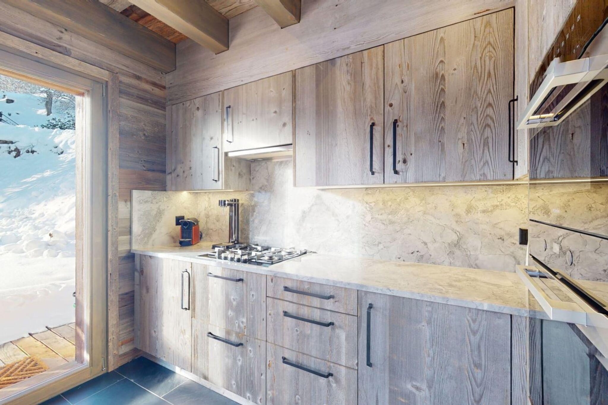 Ecureuil noir COSY & QUIET chalet 10 personnes-Kitchen