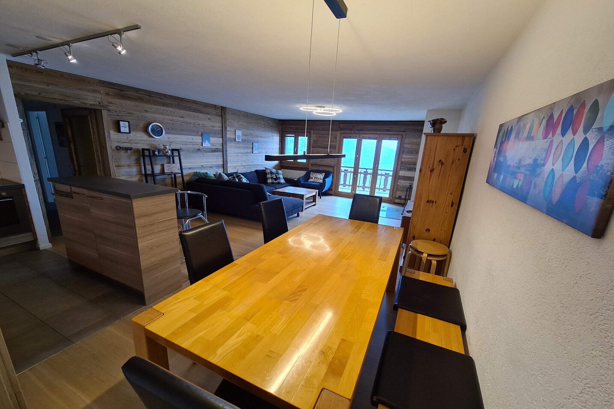 On the 3rd floor: (Living room(bunk bed, TV(cable, satellite), dining table, fireplace, seating area, radio), open kitchen(electric kettle, coffee machine, oven, dishwasher, fridge, freezer, dishes and cutlery(Bowls, chopsticks, plates, cups, etc.)), bedroom(single bed(90 x 200 cm), single bed(90 x 200 cm)), bedroom(single bed(90 x 200 cm), single bed(90 x 200 cm)), bedroom(bunk bed(90 x 200 cm), bunk bed(90 x 200 cm), bunk bed(90 x 200 cm)), bathroom(bath tub, shower, washbasin, toilet, hairdryer), bathroom(shower, toilet), balcony)\n\nski storage, washing machine, heating(central), garden furniture, swimming pool(shared with other guests), lift, Laundry Package incl., parking (paying)