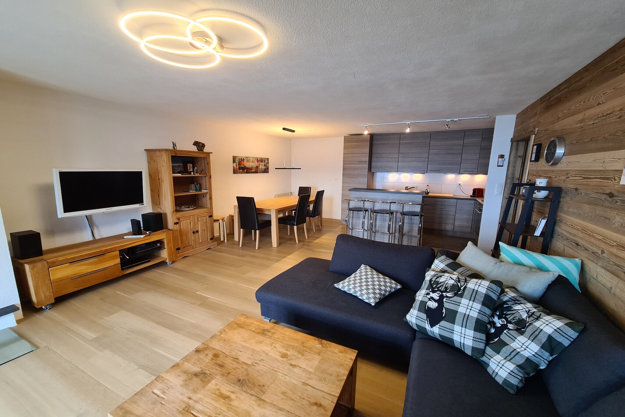 This lovely apartment in a ski resort offers a spacious and comfortable retreat for up to 10 guests. With a generous area of 87 m², the apartment features three well-appointed bedrooms, including two with single beds and one with two bunk beds. The bright living room, complete with a fireplace and cable television, creates an inviting atmosphere, while the balcony provides stunning views of the surrounding mountains. Pets are welcome, adding to the family-friendly appeal, and optional services like bed linen and towels are available for an additional charge.

Nestled in the serene resort of Veysonnaz, the apartment is ideally situated just 800 meters from the nearest cable car and 100 meters from a free winter shuttle bus stop, making it easy for guests to access the slopes. Local shops and leisure activities are within 200 meters, ensuring all essential services are within reach. This central location allows visitors to explore the natural beauty of the Rhône Valley while enjoying convenient access to nearby attractions.

The fully renovated open kitchen is equipped with modern appliances, including a fridge, oven, coffee machine, and dishwasher, facilitating effortless meal preparation. Two bathrooms enhance convenience for larger groups, with one featuring a bath and the other a shower. Additional amenities include a ski room and laundry facilities for guest use. Access to the public swimming pool during the high season and various discounts with local partners enrich the overall experience, making this apartment a perfect choice for a memorable alpine getaway.