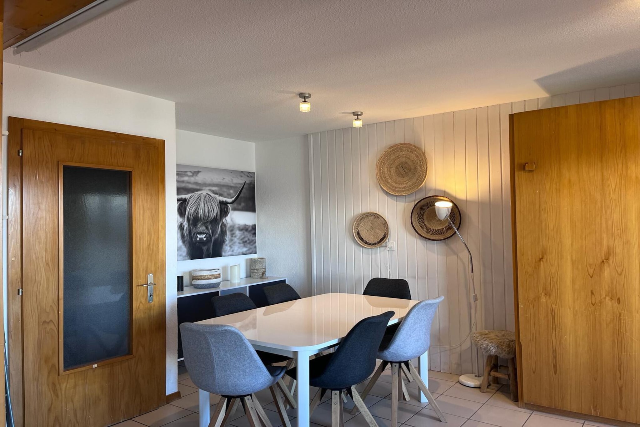 Ground floor: (open kitchen(electric kettle, coffee machine(filter), oven, microwave, dishwasher, fridge, freezer, Juicer, dishes and cutlery(Bowls, chopsticks, plates, cups, etc.)), Living/bed room(single folding bed(90 x 200 cm), single folding bed(90 x 200 cm), bunk bed(80 x 190 cm), TV(cable, satellite), dining table, seating area, DVD player, radio), Bedroom with bathroom(double bed(160 x 200 cm), shower, washbasin, toilet), bathroom(bath tub, shower, washbasin), toilet(toilet), Internet access, balcony)\n\nski storage, washing machine, heating(central), garden furniture, parking, swimming pool(shared with other guests), lift, Laundry Package incl.