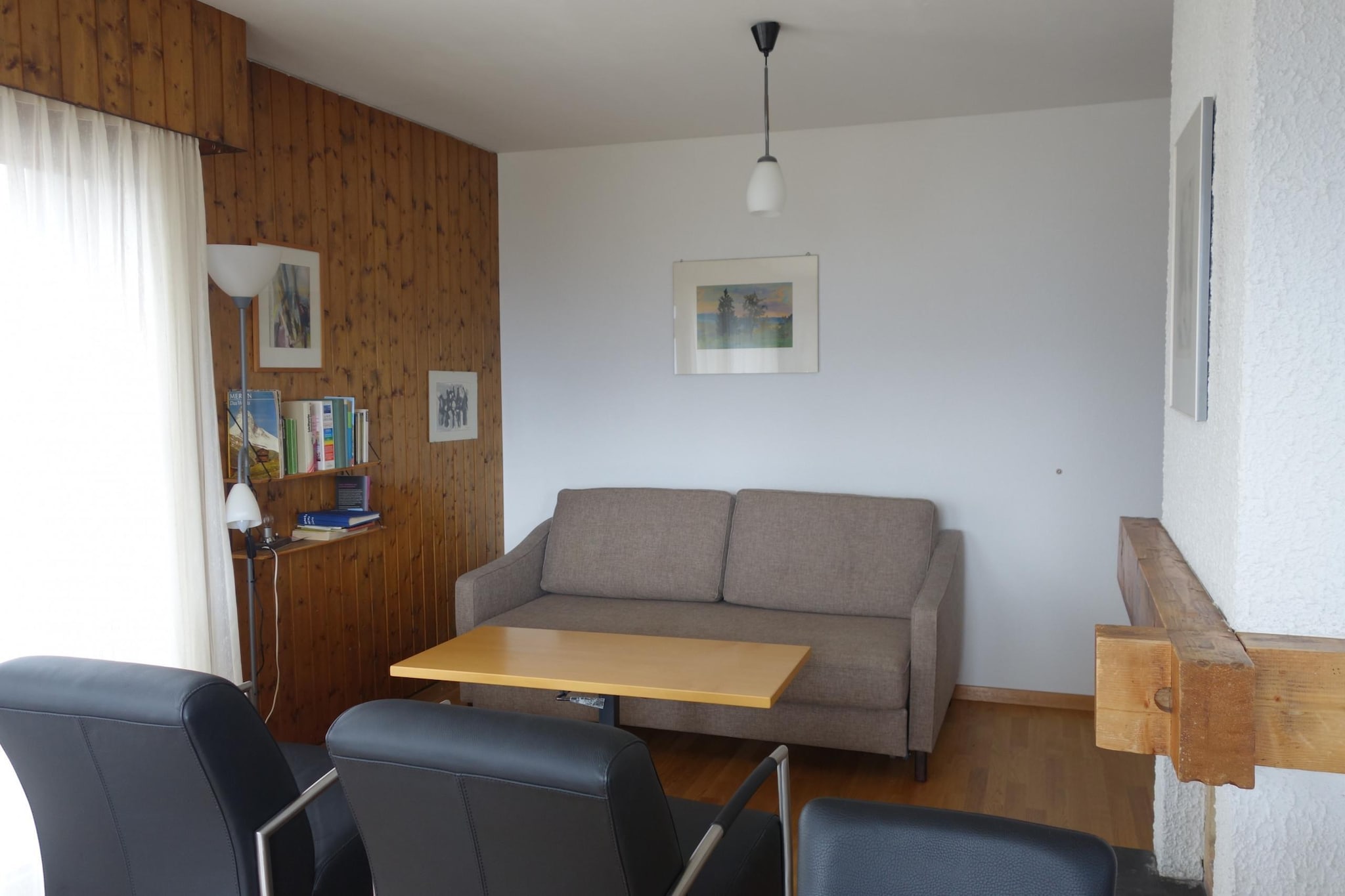 Welcome to this apartment, a cozy oasis in Veysonnaz, Switzerland, offering stunning views and relaxation all year round. This inviting 2-star apartment can accommodate up to 4 people, making it the perfect choice for families or small groups.
Located on the third floor, this 40 m² apartment features a bright living room with a comfortable sofa, cable TV and a decorative fireplace, creating a warm and inviting atmosphere. The open-plan kitchen is well-equipped with a fridge and freezer, as well as an oven, filter coffee machine, kettle and dishwasher, ensuring you have everything you need to prepare your meals. Bedding includes a fold-down bunk bed in the hallway and two single beds pushed together in the bedroom, as well as a bathroom with shower and toilet.
Step out onto your private balcony, perfect for relaxing and offering stunning views of the Rhone Valley. Additional amenities include laundry facilities (available for a fee), ski storage for your equipment and paid parking in the public car park (subject to availability). The apartment is conveniently accessed via a lift.
The Remointze residence is ideally located in the heart of the resort, just 400 m from the gondola and 70 m from the free winter shuttle. Shopping facilities are just 45 m away and leisure activities 20 m from your home.
Benefit from exclusive Alpvision advantages, including access to the municipal swimming pool in summer and winter, participation in the Sun&Fun family animation program in mid-summer and discounts of up to 50% on equipment rental.
Optional services such as bed linen and towel rental, bed preparation, final cleaning and gourmet baskets complete your stay.