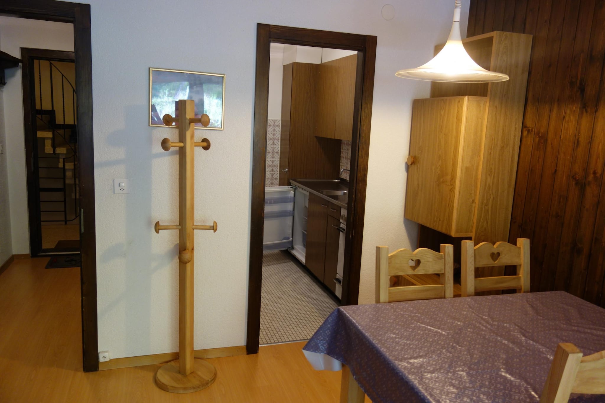 On the 3rd floor: (Living room(double sofa bed, TV(satellite), radio), open kitchen(coffee machine(filter), oven, fridge-freezer, dishes and cutlery), bedroom(single bed, single bed), bathroom(bath tub, toilet), Internet access)\n\nski storage, washing machine, balcony, heating(central), garden furniture, lift
