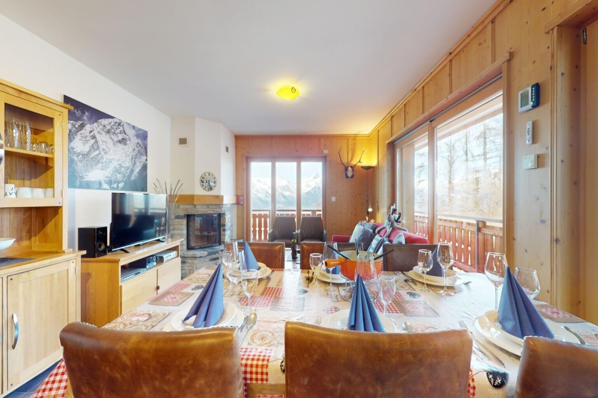 Centrally-located apartment for 6