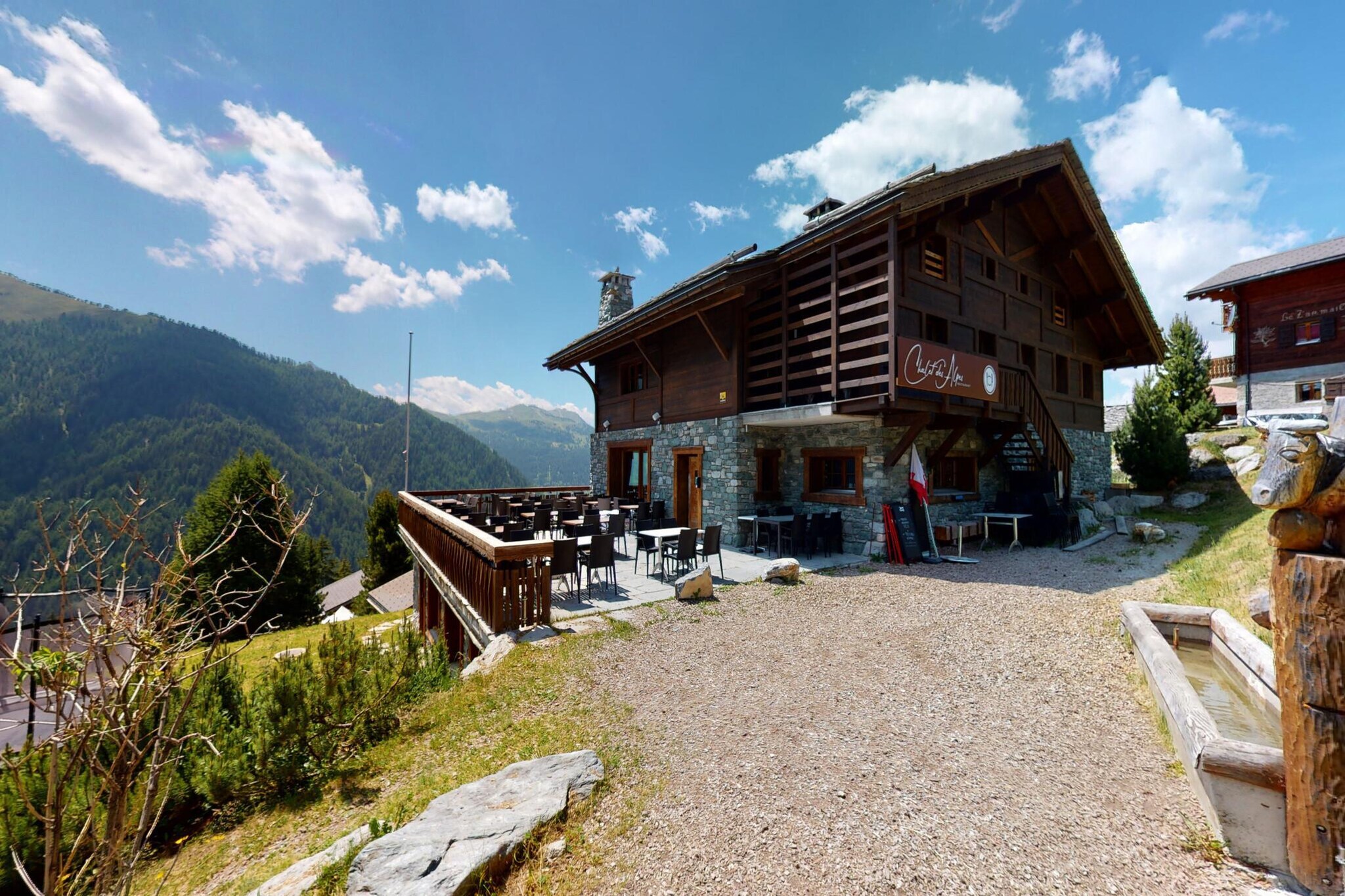 Apartment on ski slopes of Prarion