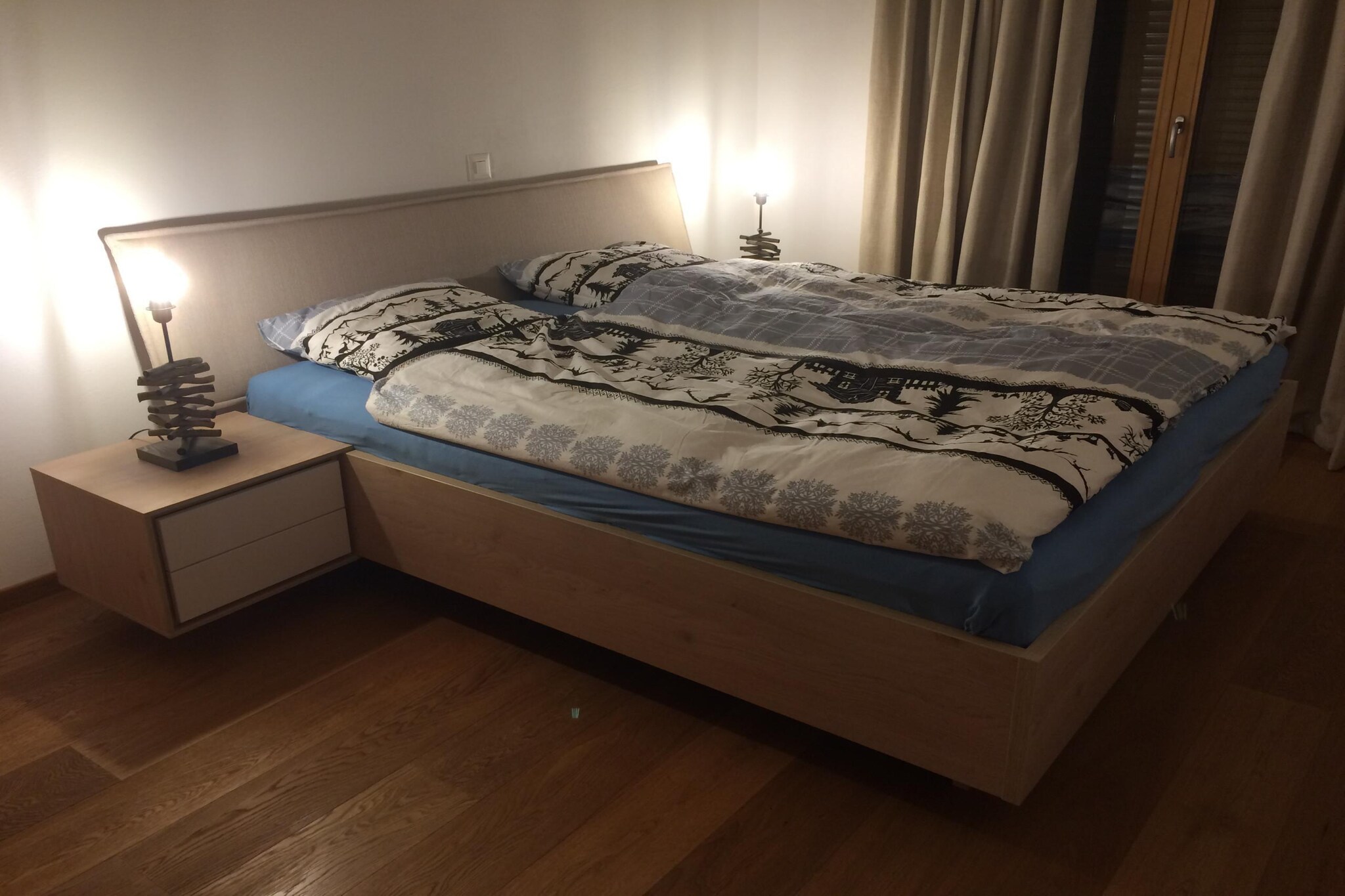 On the 3rd floor: (Living room(TV(flatscreen, satellite), seating area, DVD player, radio, CD player), open kitchen(electric kettle, toaster, coffee machine(espresso), oven, grill, microwave, dishwasher, fridge, freezer, Juicer, dishes and cutlery), bedroom(double bed), bedroom(single bed, single bed), bathroom(bath tub, toilet), bathroom(shower, toilet, hairdryer), Internet access)\n\nski storage, fireplace, hot tub, sauna, washing machine, balcony, heating(central), garden furniture, lift