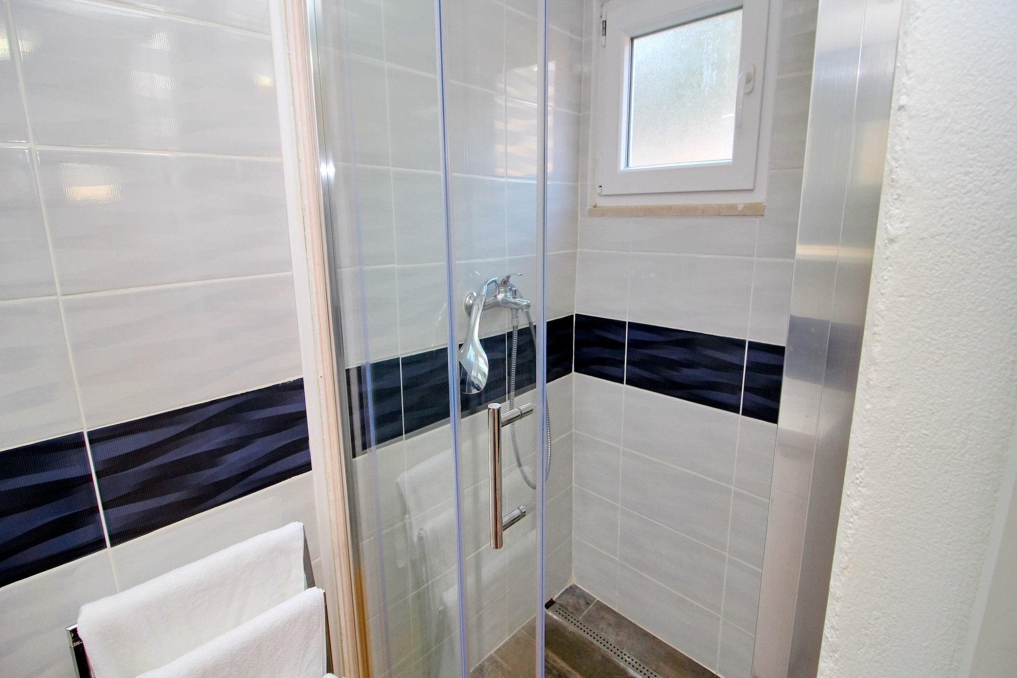 Holiday Home Bili Žal - Two Bedroom Holiday Home with Terrace and Sea View-Badezimmer