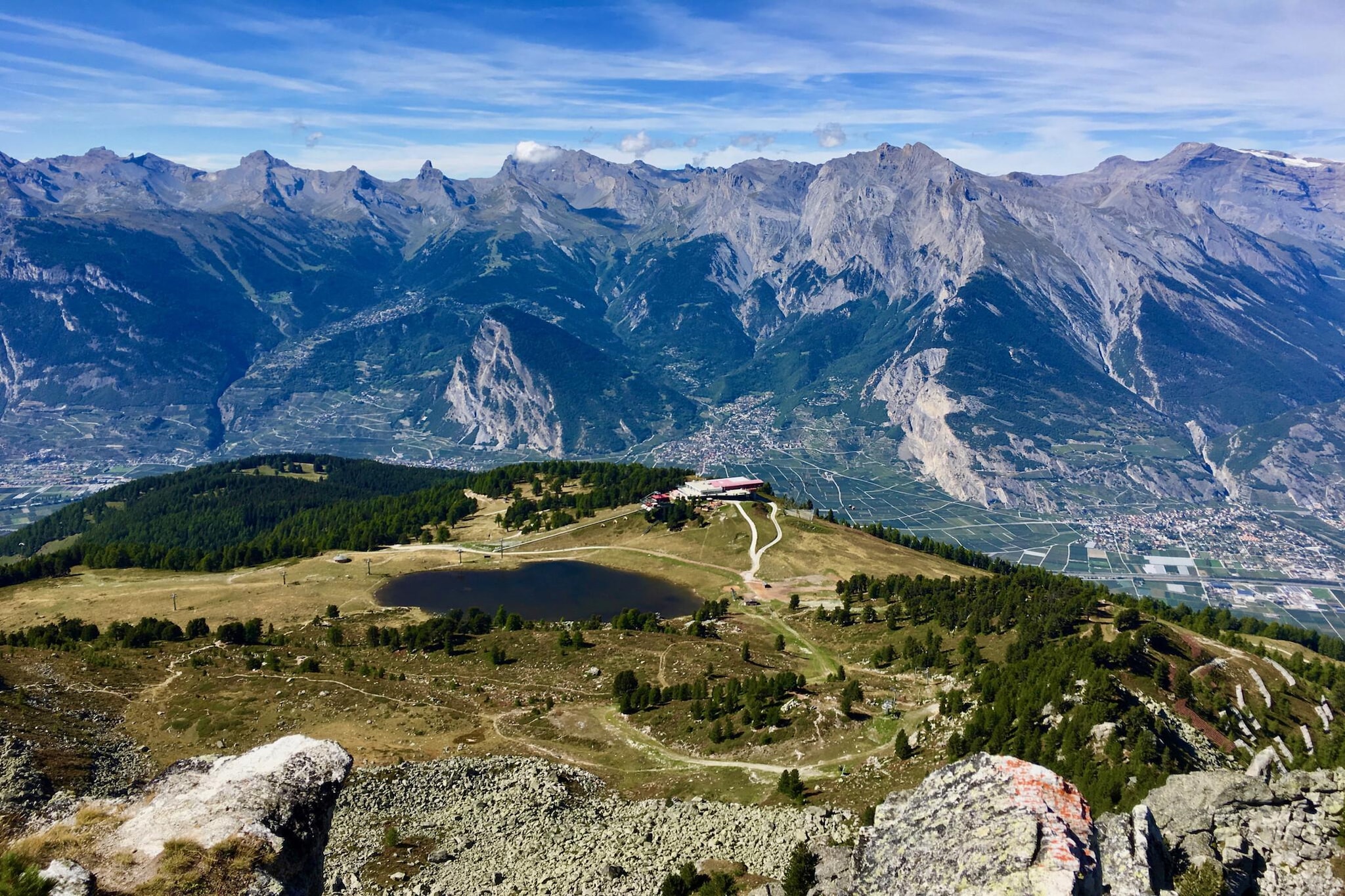 On the 3rd floor: (Living room(double sofa bed(80 x 200 cm), TV(cable, flatscreen, satellite), dining table, seating area), open kitchen(hob(ceramic), electric kettle, coffee machine, microwave, dishwasher, fridge-freezer, dishes and cutlery(Bowls, chopsticks, plates, cups, etc.)), bedroom(single bed(90 x 200 cm), single bed(90 x 200 cm)), bedroom(bunk bed(90 x 200 cm)), bathroom(shower, toilet), bathroom(shower, toilet))\n\nski storage, sauna(paid), washing machine, heating, terrace, lift