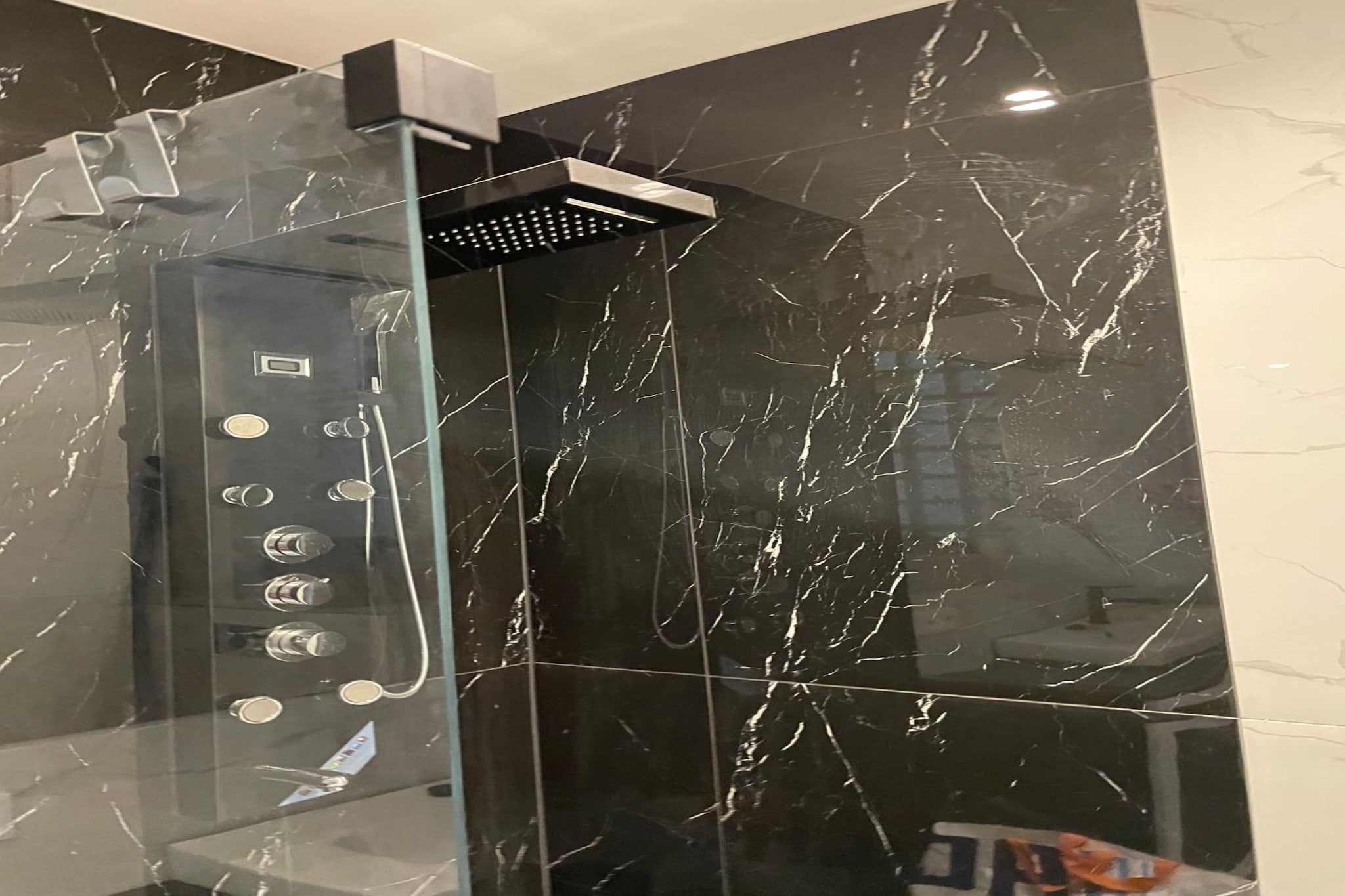 Suite im Taunus-Bathroom