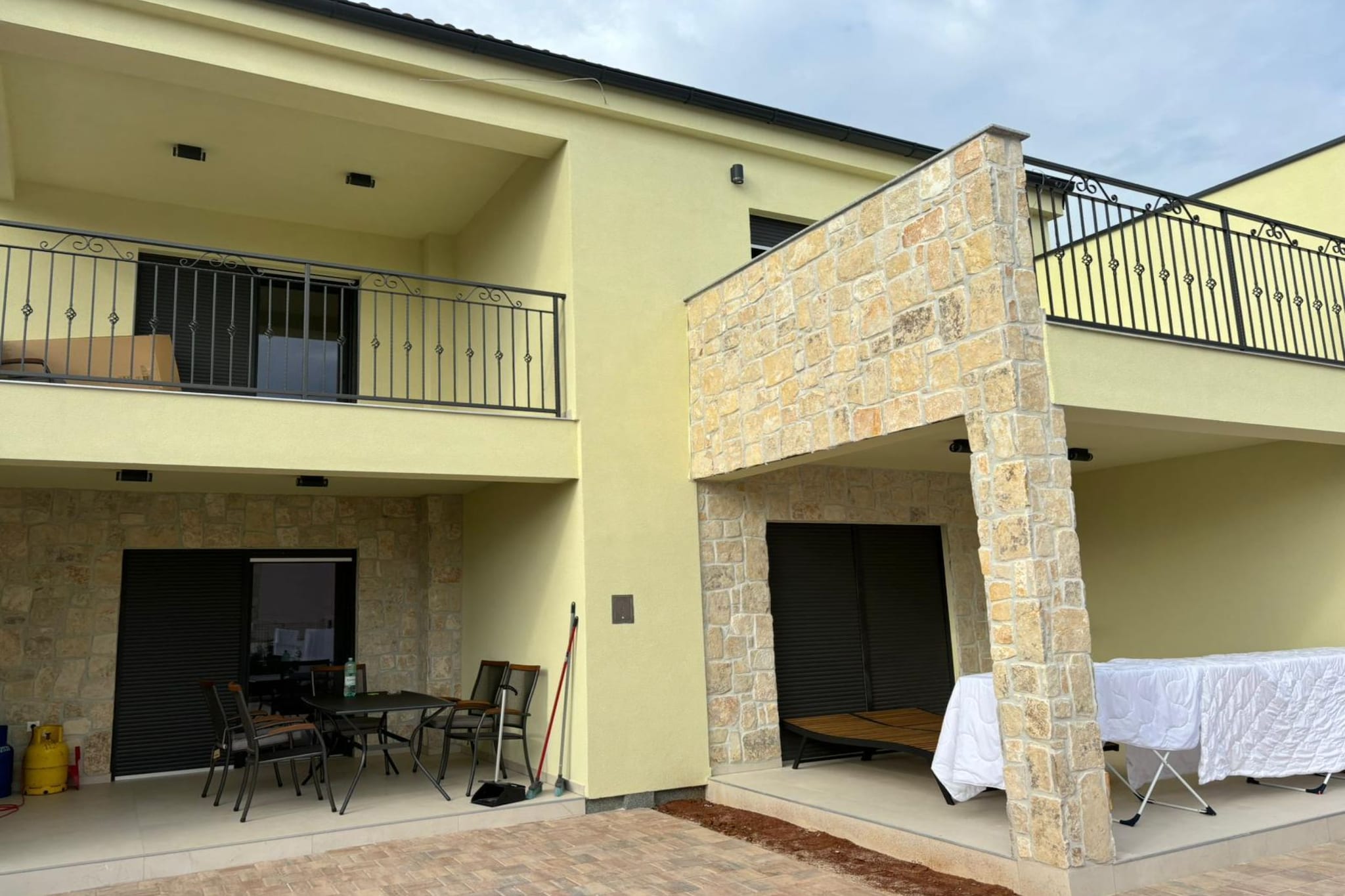 Holiday House 2