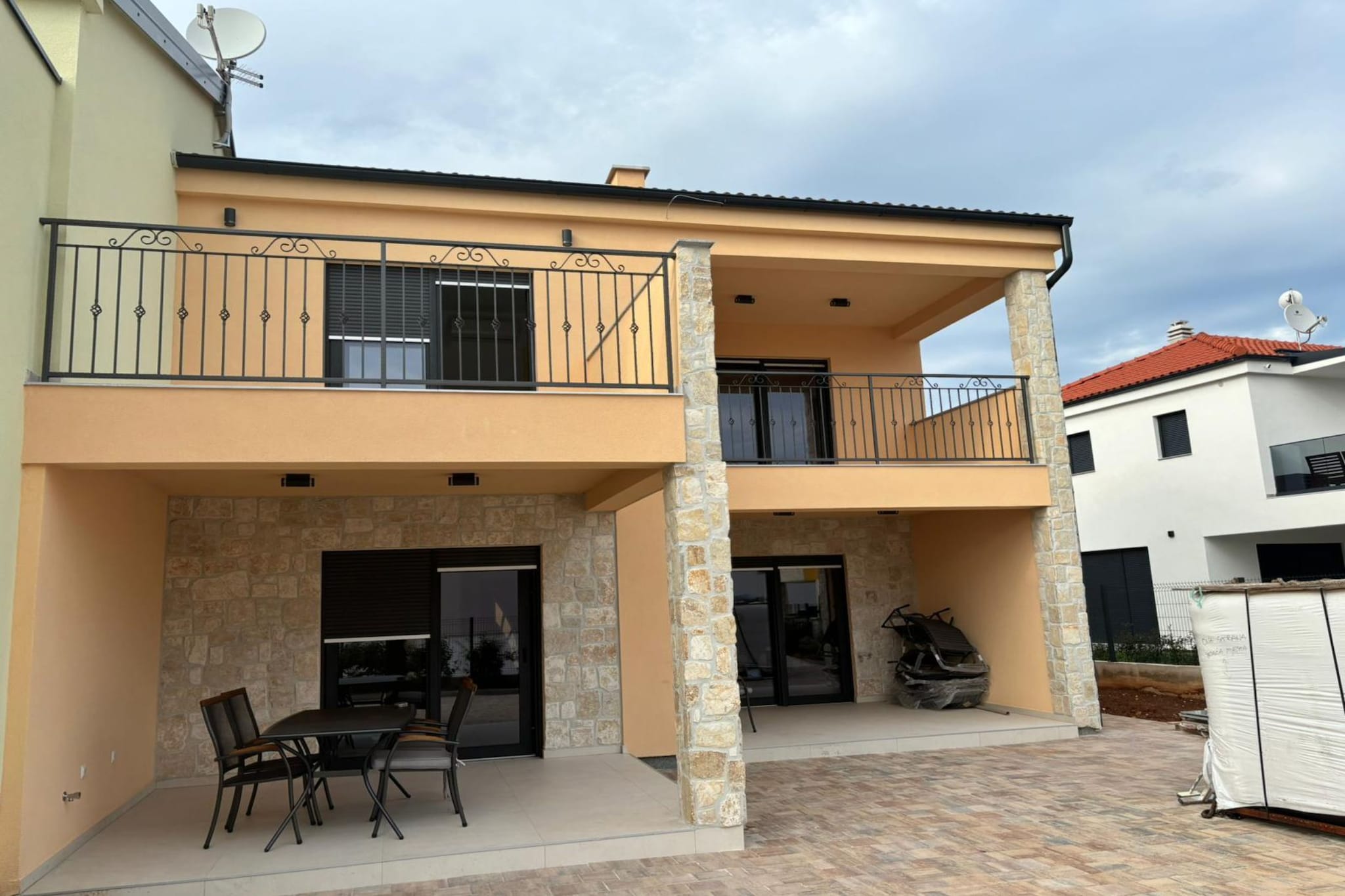 Holiday House 2
