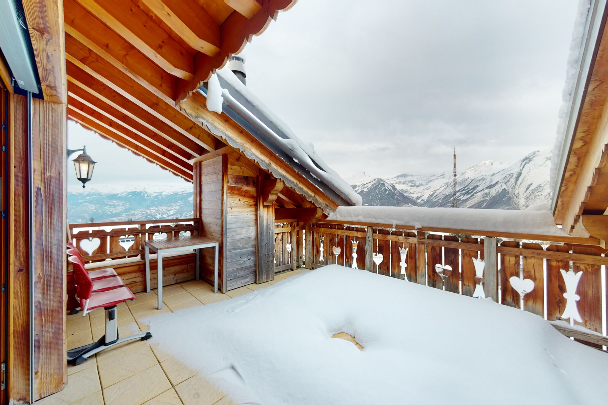 Apartment in central location with views