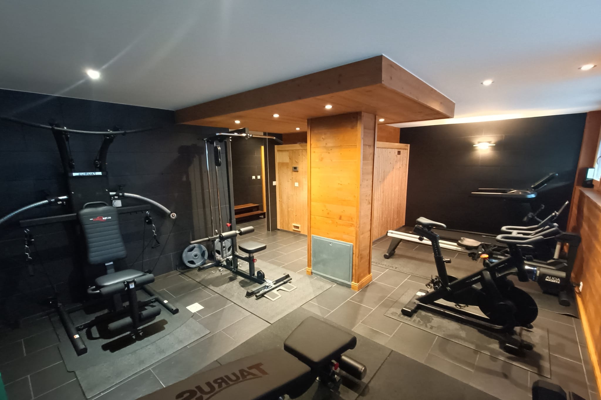 On the 1st floor: (Living room(single sofa bed, TV(cable, flatscreen, satellite), dining table, fireplace, seating area, DVD player, radio), open kitchen(hob(ceramic), electric kettle, toaster, coffee machine, oven, microwave, dishwasher, fridge-freezer, Juicer, dishes and cutlery, Cooking basics), bedroom(double bed(160 x 200 cm)), bedroom(double bed(160 x 200 cm)), bedroom(single bed(90 x 200 cm), single bed(90 x 200 cm)), bathroom(shower, toilet), bathroom(shower, washbasin, toilet), bathroom(bath tub, washbasin, toilet), toilet(toilet))\n\nski storage, garage, sauna(paid), washing machine, balcony, heating(central), terrace, garden furniture, BBQ(gas), lift, iron, hairdryer