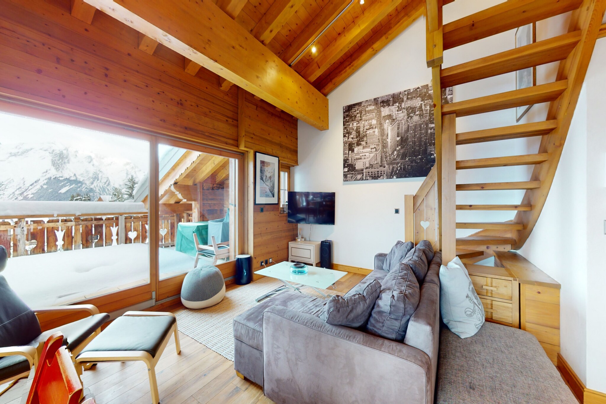 Welcome to this luxurious 4-star apartment nestled in the heart of Nendaz, Switzerland, with stunning mountain views. Accommodating up to 7 guests, this 110 m² retreat combines comfort and elegance, making it the perfect getaway. The sunlit living room features a cozy fireplace, a flat-screen cable TV, and Wi-Fi, along with access to a balcony where you can soak in the breathtaking valley views. The open-plan kitchen is fully equipped with a fridge, freezer, dishwasher, oven, microwave, coffee maker, kettle, and toaster, ideal for preparing delightful meals.
Located just a 3-minute drive from the ski slopes, with shops and the spa nearby, this apartment is ideally situated for both relaxation and adventure.
The apartment includes three bedrooms: two with double beds (160x200) and one with two separate single beds (90x200). The living room also has a single sofa bed for extra guests. With three bathrooms—one with a bath and two with showers—plus a separate toilet, convenience is at your fingertips. Additional amenities include a washing machine, dryer, and a garage parking space. Enjoy optional services like bed linen, final cleaning, and gourmet baskets to enhance your stay.