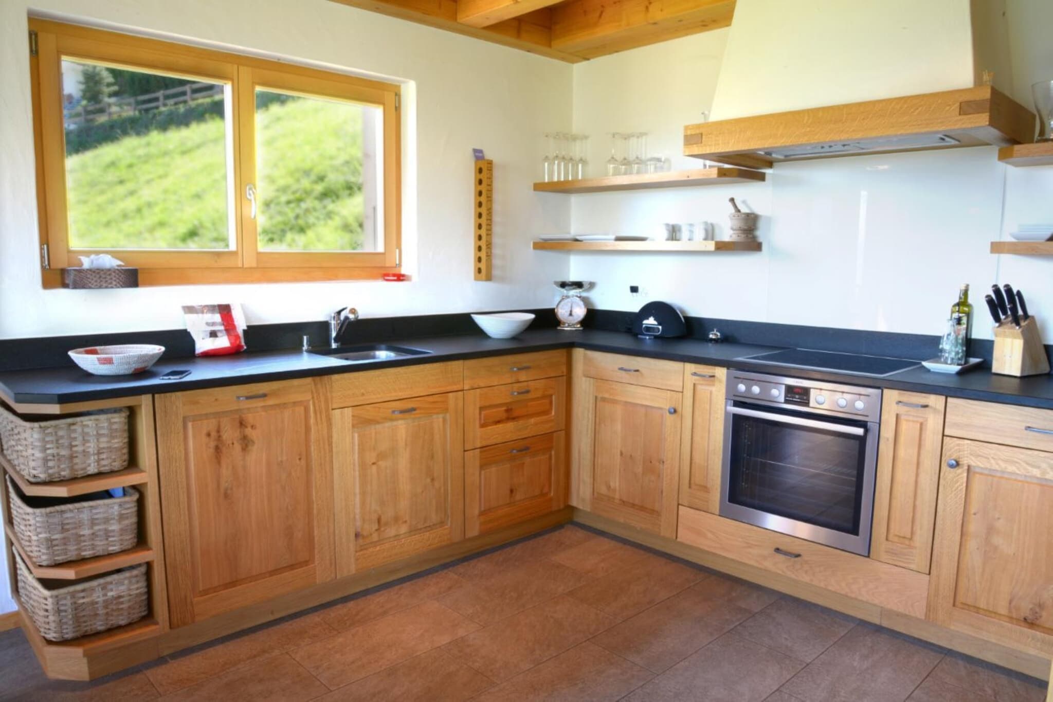 Tranquil chalet with balcony