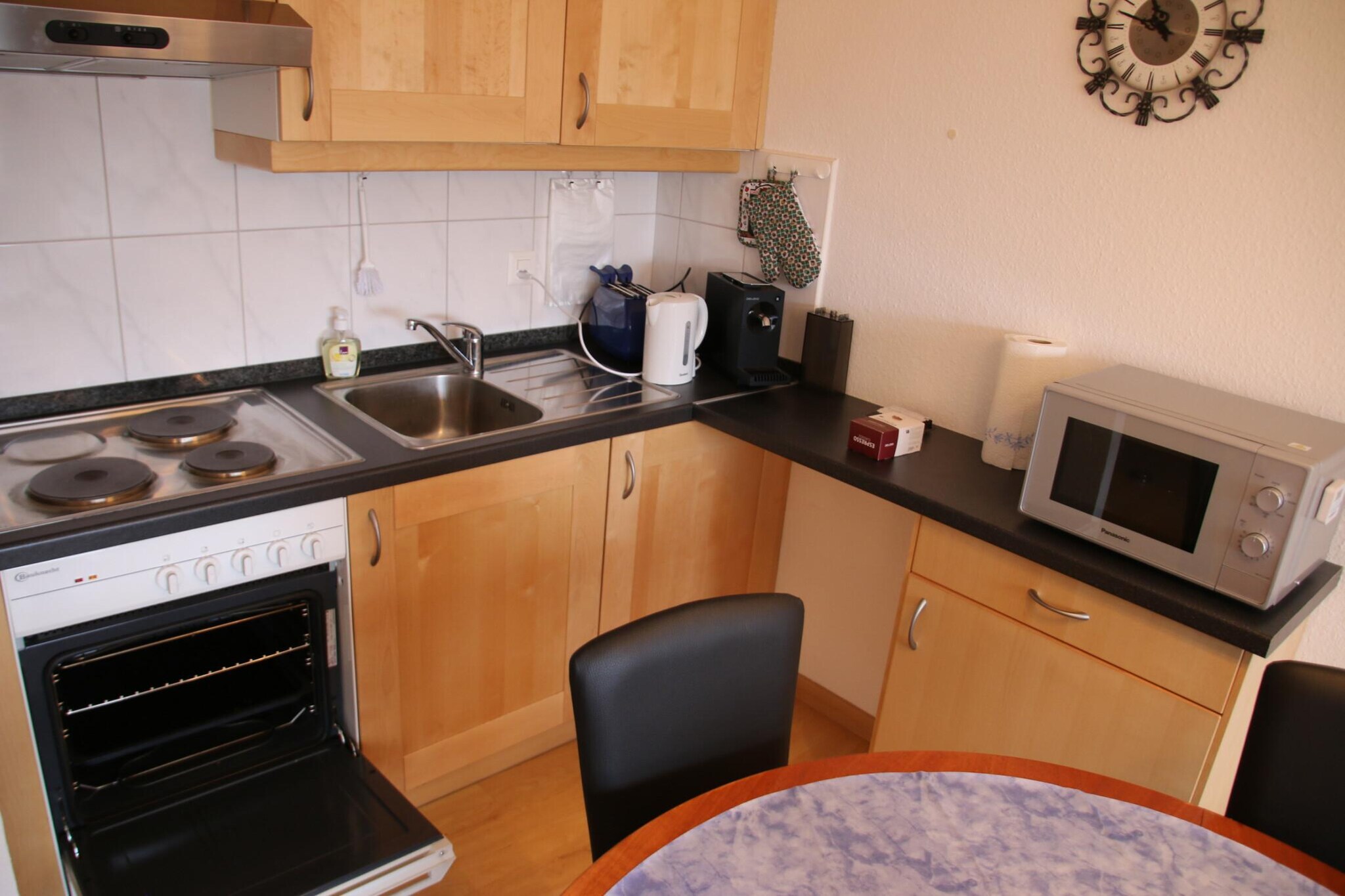 Imagine enjoying your stay in this cozy studio located in Nendaz, Switzerland, right in the heart of the 4 Valleys. Accommodating up to four guests, the studio is perfectly situated near the village center and just steps from the cable cars, making it an ideal ski-in/ski-out retreat.
This comfortable 40 m² studio features a living area with a kitchenette and a flat-screen TV. The kitchen is equipped with essential appliances, including a fridge, oven, microwave, and a Délizio espresso machine, perfect for cozy meals. The sleeping arrangements include a pull-out sofa bed and two single bunk beds, while the bathroom is fitted with a bath and WC. Outside, you'll find a balcony with outdoor furniture for relaxation. Additional amenities include laundry facilities, a ski room, and an indoor parking space available in winter.
The Christiania residence offers a modern atmosphere, complete with a shop, lift, and convenient access to leisure facilities. Key locations nearby include the cable car (100 m), Spa des Bisses (200 m), and shops (300 m).
Please note that extra costs apply for tourist taxes and a deposit during your stay. Alpvision partners provide exclusive discounts on equipment rentals, ski lessons, and more. Optional services for added comfort, such as bed linens and cleaning, can also be arranged.
With over 20 years of experience, Alpvision specializes in creating unforgettable alpine stays. Welcome Home, from your Alpvision team!