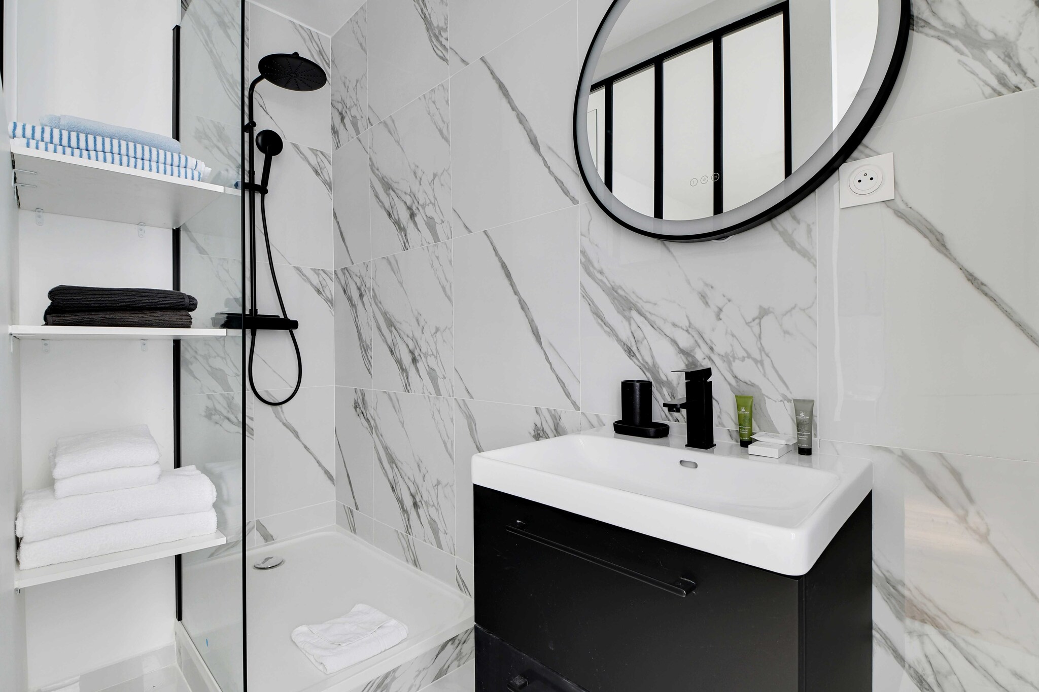 Ground floor: (Living room(single sofa bed, TV, dining table), open kitchen(stove, electric kettle, toaster, coffee machine, oven, microwave, fridge, electric hot plates, dishes and cutlery, Cooking basics), Bedroom with bathroom(Bed Linen, shower, washbasin, Towels/Sheets (Incl.), Queen Bed), toilet(toilet, washing machine), storage)\n\nHot Water, Internet Access DSL, Wardrobe, First Aid, heating, iron, hairdryer, shampoo, Essentials