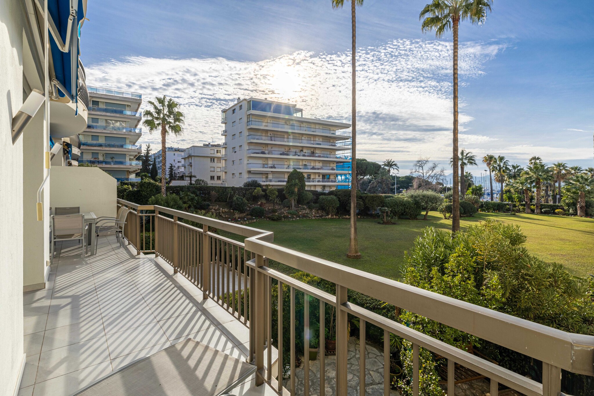 Ground floor: (Living room(Internet Access DSL, TV, air conditioning), open kitchen(stove, electric kettle, toaster, coffee machine, oven, microwave, dishwasher, fridge, dishes and cutlery, Cooking basics), Bedroom with bathroom(double bed, TV, bath tub, shower, washbasin, toilet), Bedroom with bathroom(double bed, TV, shower, washbasin, toilet), Bedroom with bathroom(double bed, TV, shower, washbasin, toilet, balcony or terrace), Bedroom with bathroom(double bed, TV, shower, washbasin, toilet))\n\nBed Linen, Hot Water, Wardrobe, First Aid, cot, washing machine, heating, iron, hairdryer, Towels/Sheets (Incl.), shampoo, Essentials