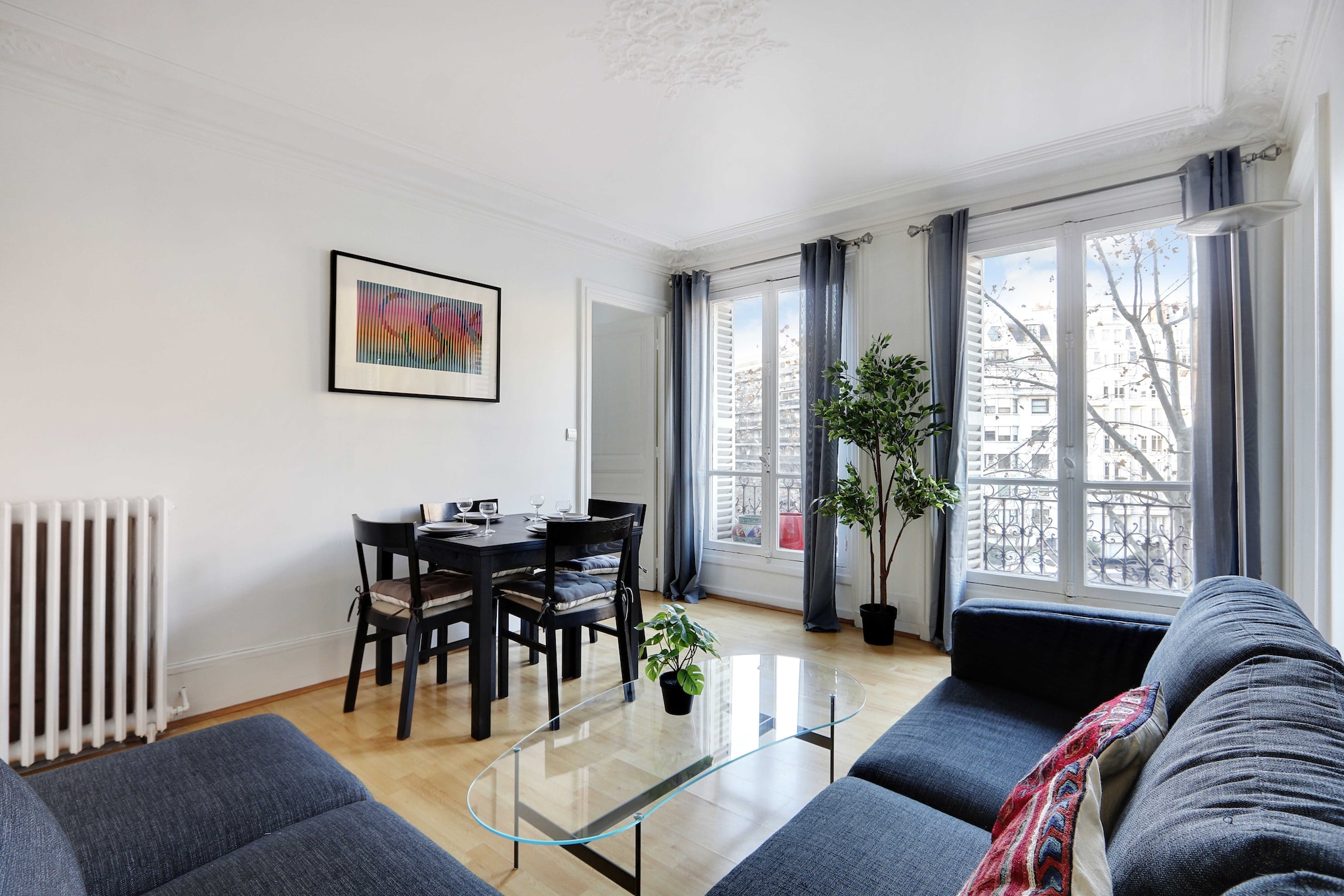 Experience the Parisian Lifestyle: 2BR near Porte Maillot