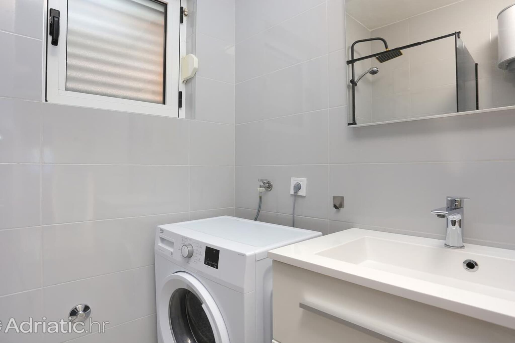 Holiday Home Nada Rogoznica - Six Bedroom Holiday Home-Badezimmer