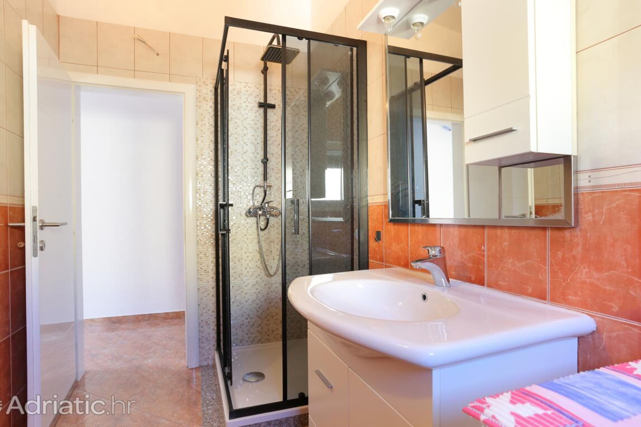 Holiday Home Nada Rogoznica - Six Bedroom Holiday Home-Badezimmer