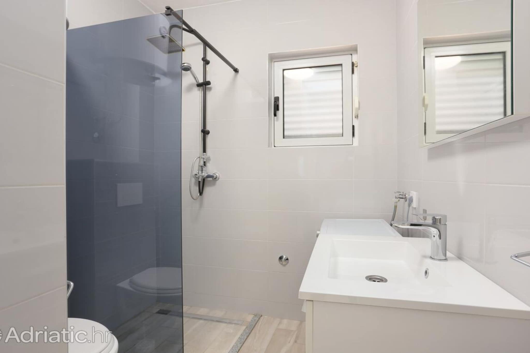 Holiday Home Nada Rogoznica - Six Bedroom Holiday Home-Badezimmer
