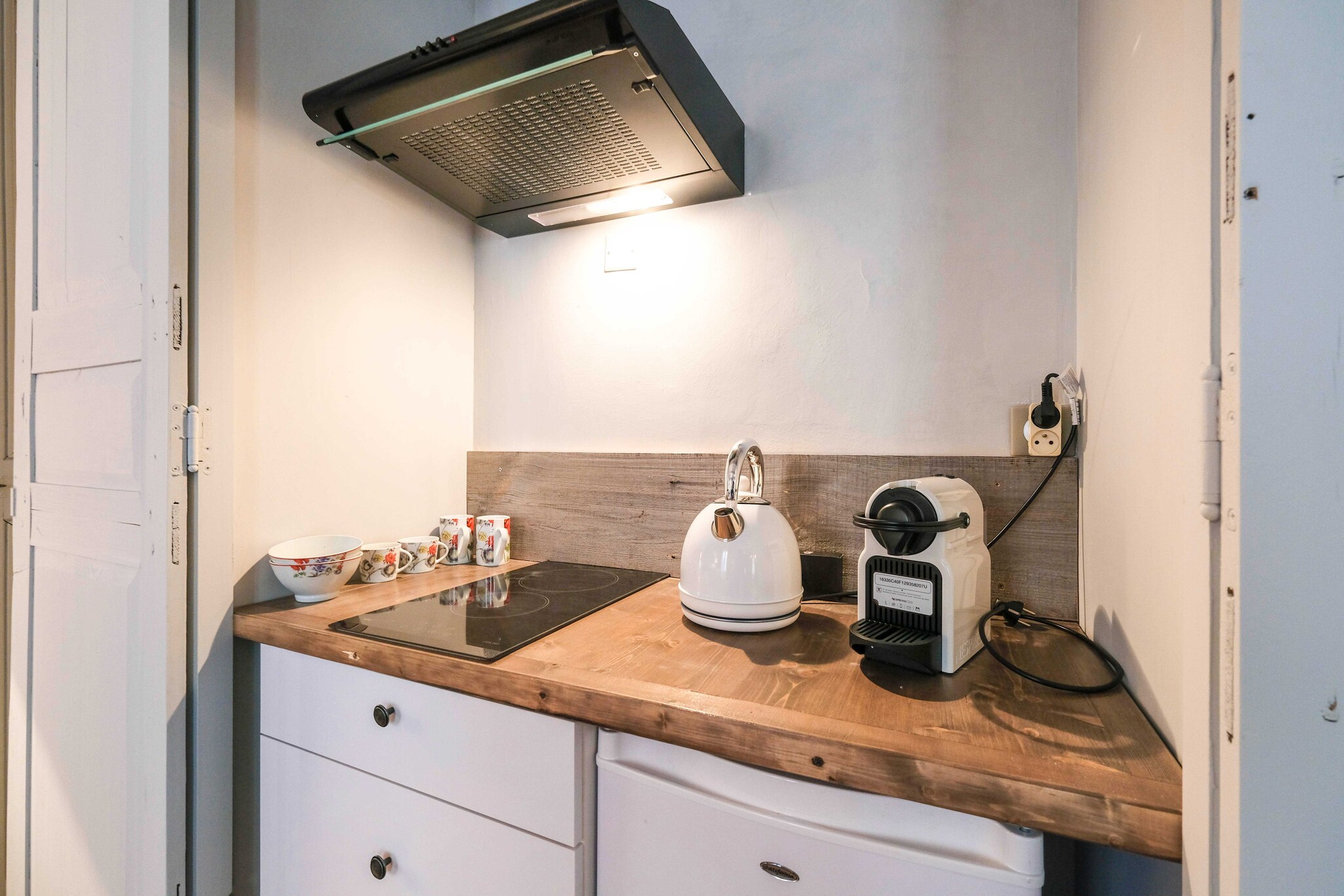 Immerse yourself in the enchanting atmosphere of Cannes with our charming studio located on the second floor, in the heart of the old town. Discover a subtle blend of tradition and modernity, where every detail has been carefully thought out to create an unforgettable Cannes experience.
- By plance : the Nice airport is half an hour away
- Private driver from the Nice airport : booking upon demand
- By car : public parking a few minutes away 
- By train : the train station is a 7min walk away 

During your stay in Cannes, you'll have the chance to explore some wonderful nearby destinations, each offering a unique and memorable experience.	
 Antibes and its cape:Just a few kilometers from Cannes, the charming town of Antibes welcomes you. Explore its rich historical heritage, including the Picasso Museum housed in a superb chÃ¢teau. Stroll through the cobbled streets of old Antibes, where the Provencal market will awaken your senses with its scents and flavors. But don't forget to venture out to Cap d'Antibes, where coastal paths offer breathtaking views of the Mediterranean. 
Les trayas and its red rocks: West of Cannes lies the natural paradise of Les Trayas, a striking contrast to urban life. Explore mountain and forest landscapes that blend harmoniously with the Mediterranean coastline. Hiking enthusiasts will be delighted by the trails leading to the emblematic red rocks, offering breathtaking panoramic sea views.
Grasse and its perfume: Not far from Cannes is the town of Grasse, world-famous as the capital of perfume. You'll have the opportunity to visit renowned perfume factories such as Fragonard, Galimard and Molinard, where you'll discover the art of perfumery and even have the chance to create your own fragrance. Stroll through Grasse's medieval streets, steeped in history and scents.