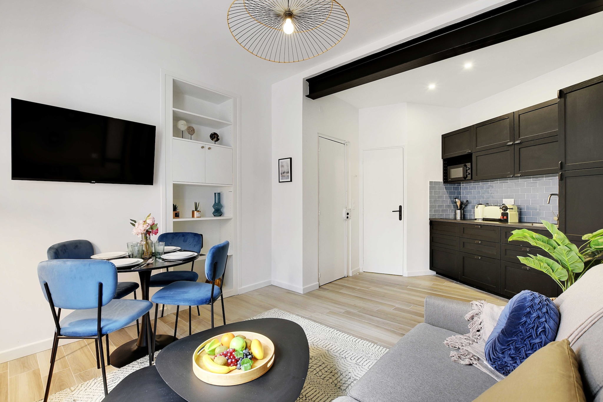 Immerse yourself in the authentic Parisian lifestyle in this charming, fully-equipped apartment, tucked away in the lively 19th arrondissement. With its chic decor and modern amenities, this cozy retreat promises a memorable stay in the City of Lights.
The apartment's location means you'll find it easy to get around the capital by public transport: 
- Metro: Botzaris (line 7bis), a 2-minute walk away
- Metro: Danube (line 7bis), an 8-minute walk away
- Day & night BUS
- Velib station
- Several Taxi companies available: Les cabs G7 (the most popular) - call 36 07