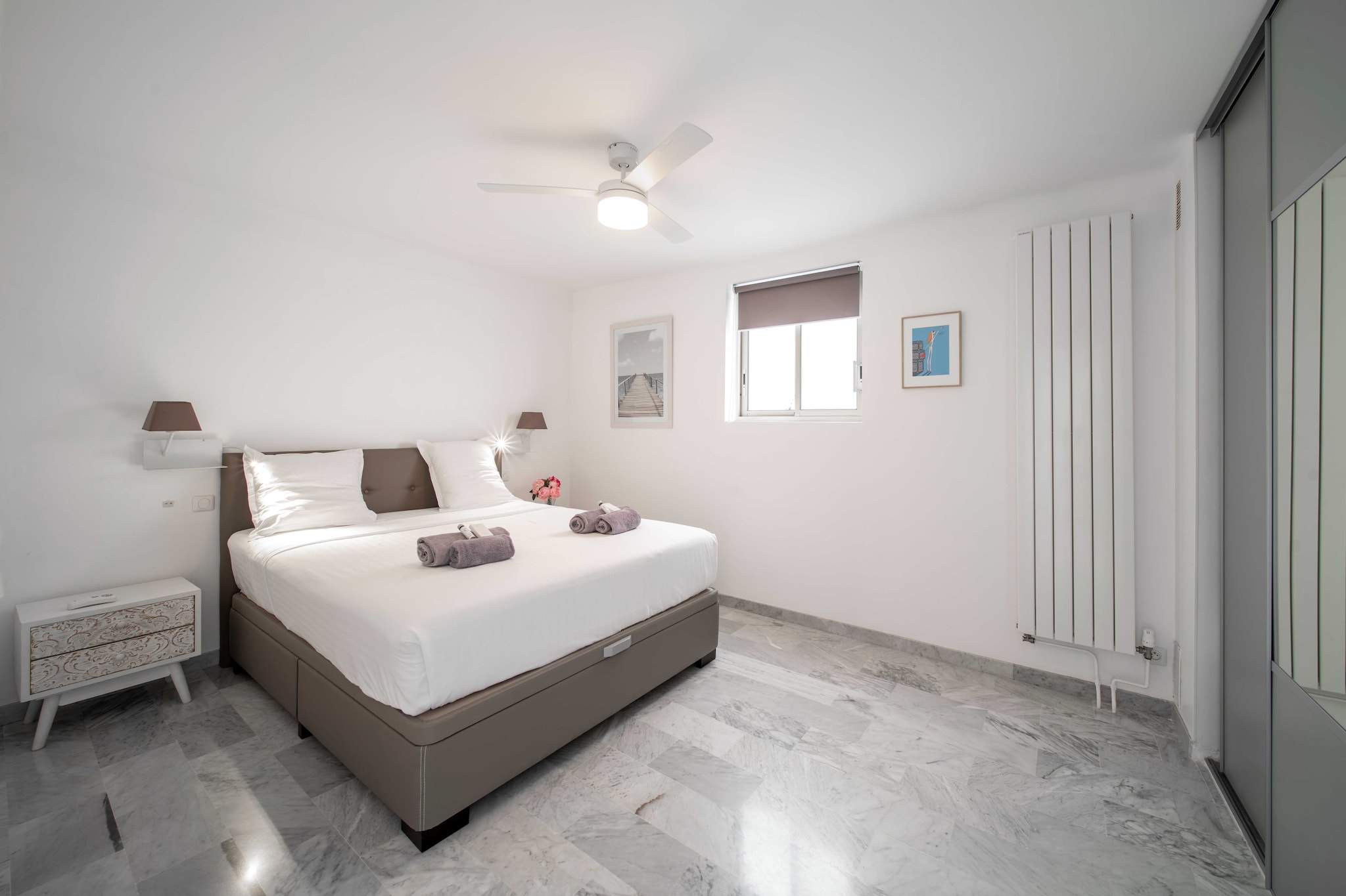 On the 3rd floor: (Living room(TV, seating area), Kitchen(stove, electric kettle, toaster, coffee machine, oven, combination microwave, dishwasher, fridge, dishes and cutlery), bedroom(double bed), bedroom(double bed), bedroom(2x single bed), bathroom(shower, washbasin, toilet, hairdryer), bathroom(shower, washbasin, toilet, hairdryer))\n\nBed Linen, Elevator, Hot Water, Internet Access DSL, Wardrobe, First Aid, Play area, tumble dryer, cot, washing machine, balcony or terrace, heating, iron, Towels/Sheets (Incl.), shampoo, Essentials, Carbon monoxide detector, Cleaning Disinfection, Downtown, Enhanced cleaning practices, High touch surfaces disinfected, Long term stays allowed, Near Ocean, Sea view, Town