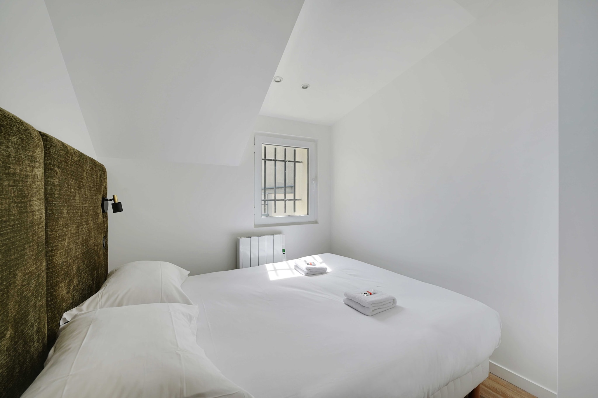 On the 2nd floor: (Living room(TV, dining table), Kitchen(stove, electric kettle, toaster, hood, coffee machine, combination microwave, fridge, electric hot plates, dishes and cutlery, Cooking basics), bedroom(Wardrobe, double bed, heating), bathroom(shower, washbasin, toilet, hairdryer))\n\nBed Linen, Hot Water, Internet Access DSL, First Aid, Play area, tumble dryer, washing machine, iron, Towels/Sheets (Incl.), shampoo, Essentials, Dedicated workspace, Carbon monoxide detector, Cleaning Disinfection, Downtown, Enhanced cleaning practices, High touch surfaces disinfected, Long term stays allowed, Path to entrance lit at night, Room-darkening shades, Shower chair, Town