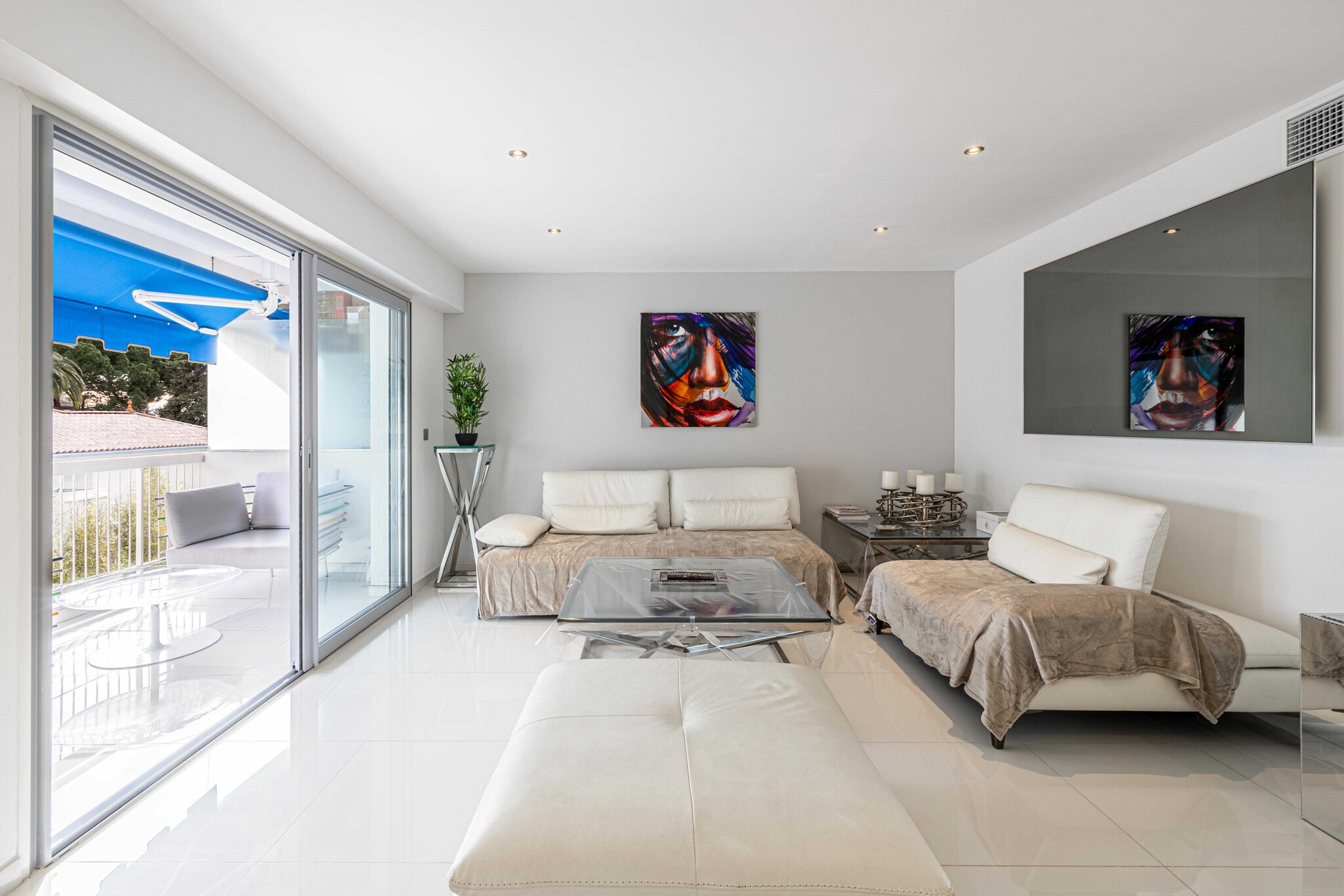 On the 2nd floor: (Living room(TV, seating area), Kitchen(stove, electric kettle, toaster, coffee machine, oven, microwave, fridge, dishes and cutlery, Cooking basics), bedroom(double bed), bathroom(shower, washbasin, toilet, hairdryer, shampoo, hot water))\n\nBed Linen, Elevator, Wardrobe, First Aid, Play area, balcony or terrace, heating, iron, Towels/Sheets (Incl.), Essentials, Dedicated workspace, Carbon monoxide detector, Cleaning Disinfection, Downtown, Enhanced cleaning practices, High touch surfaces disinfected, Long term stays allowed, Near Ocean, Room-darkening shades, Town