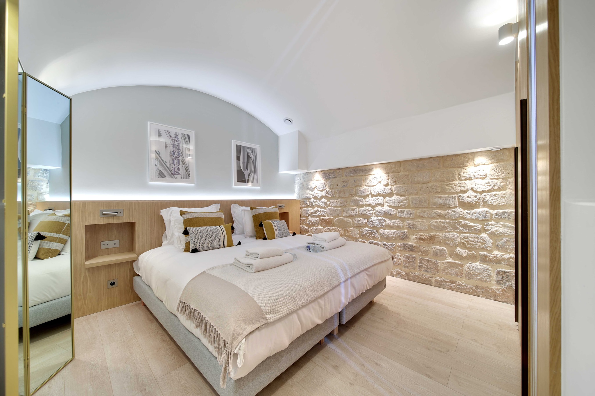 Ground floor: (Living room(TV), Kitchen(dining table, hob, electric kettle, toaster, cooker, oven, microwave, dishwasher, fridge, freezer, dishes and cutlery, Cooking basics, Wine glasses), Bedroom with bathroom(double bed(140 x 200 cm), shower, toilet))\n\nmezzanine: (Bedroom with bathroom(double bed(140 x 200 cm), TV, shower, toilet))\n\nBasement: (Bedroom with bathroom(double bed(180 x 200 cm), shower, toilet))\n\nBed Linen, Desk, Hot Water, Internet Access DSL, Wardrobe, First Aid, Play area, washing machine, heating, air conditioning, iron, hairdryer, Towels/Sheets (Incl.), shampoo, Essentials, Dedicated workspace, Carbon monoxide detector, Cleaning Disinfection, Downtown, Enhanced cleaning practices, High touch surfaces disinfected, Long term stays allowed, Town