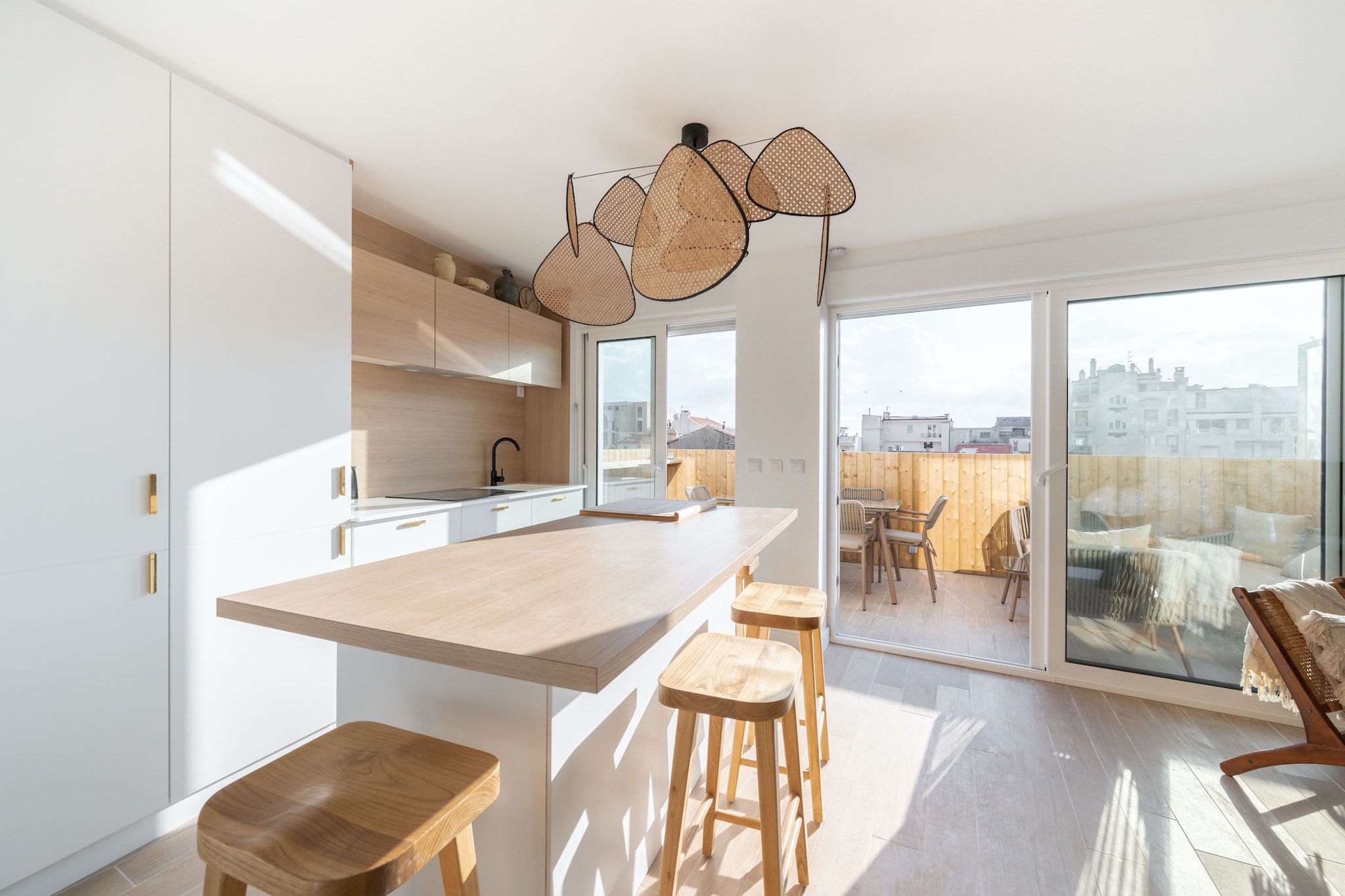 On the 6th floor: (Living room(single sofa bed, TV), Kitchen(stove, electric kettle, toaster, coffee machine, oven, microwave, dishwasher, fridge, dishes and cutlery), bedroom(double bed), bedroom(double bed), bathroom(hairdryer, Towels/Sheets (Incl.), shampoo), toilet)\n\nElevator, Hot Water, Internet Access DSL, Wardrobe, First Aid, Play area, balcony or terrace, heating, air conditioning, iron, Essentials, Carbon monoxide detector, Cleaning Disinfection, Downtown, Enhanced cleaning practices, High touch surfaces disinfected, Long term stays allowed, Near Ocean, Town