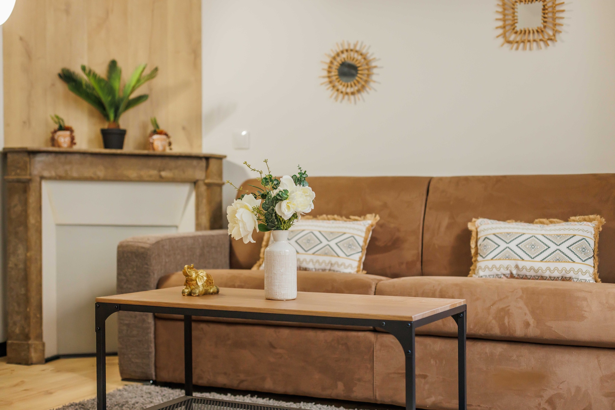 Ground floor: (Kitchen(stove, electric kettle, toaster, coffee machine, microwave, dishwasher, fridge, dishes and cutlery, Cooking basics), Living/bed room(Bed Linen, single sofa bed, TV, dining table), bathroom(shower, toilet, hairdryer, Towels/Sheets (Incl.), shampoo, Essentials))\n\nDesk, Hot Water, Internet Access DSL, Wardrobe, First Aid, Play area, heating, air conditioning, iron, Dedicated workspace, Carbon monoxide detector, Cleaning Disinfection, Downtown, Enhanced cleaning practices, Long term stays allowed, Room-darkening shades, Town