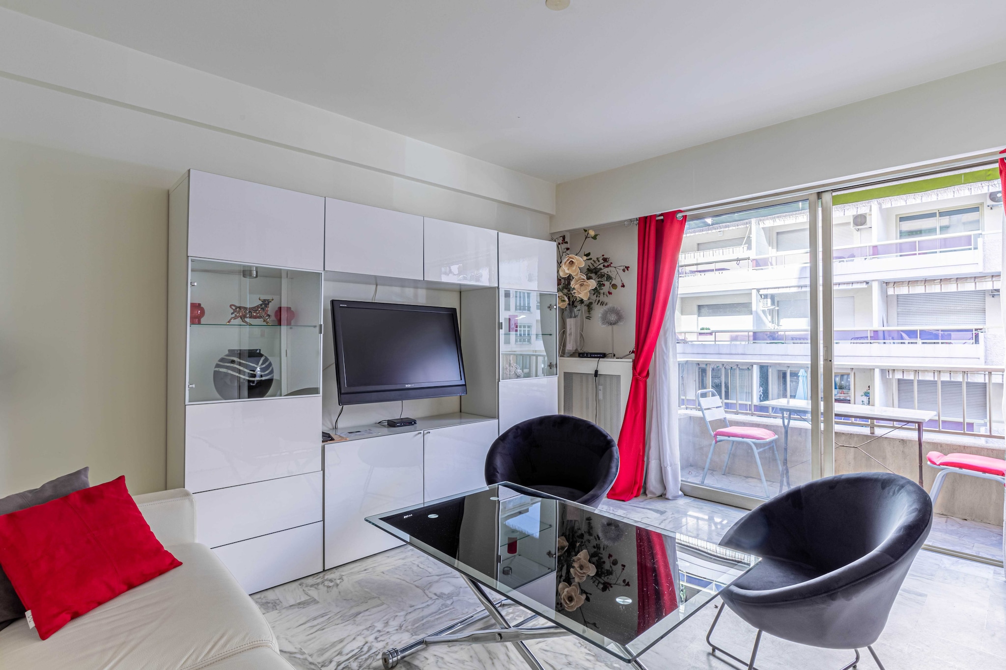 On the 2nd floor: (open kitchen(stove, electric kettle, toaster, coffee machine, oven, microwave, fridge, dishes and cutlery, Cooking basics), Living/bed room(Bed Linen, Desk, Internet Access DSL, Wardrobe, double sofa bed, TV, air conditioning), bathroom(shower, washbasin, hairdryer, Towels/Sheets (Incl.), shampoo), toilet(toilet))\n\nElevator, Hot Water, First Aid, Play area, balcony or terrace, heating, iron, Essentials, Carbon monoxide detector, Cleaning Disinfection, Downtown, Enhanced cleaning practices, High touch surfaces disinfected, Long term stays allowed, Near Ocean, Town