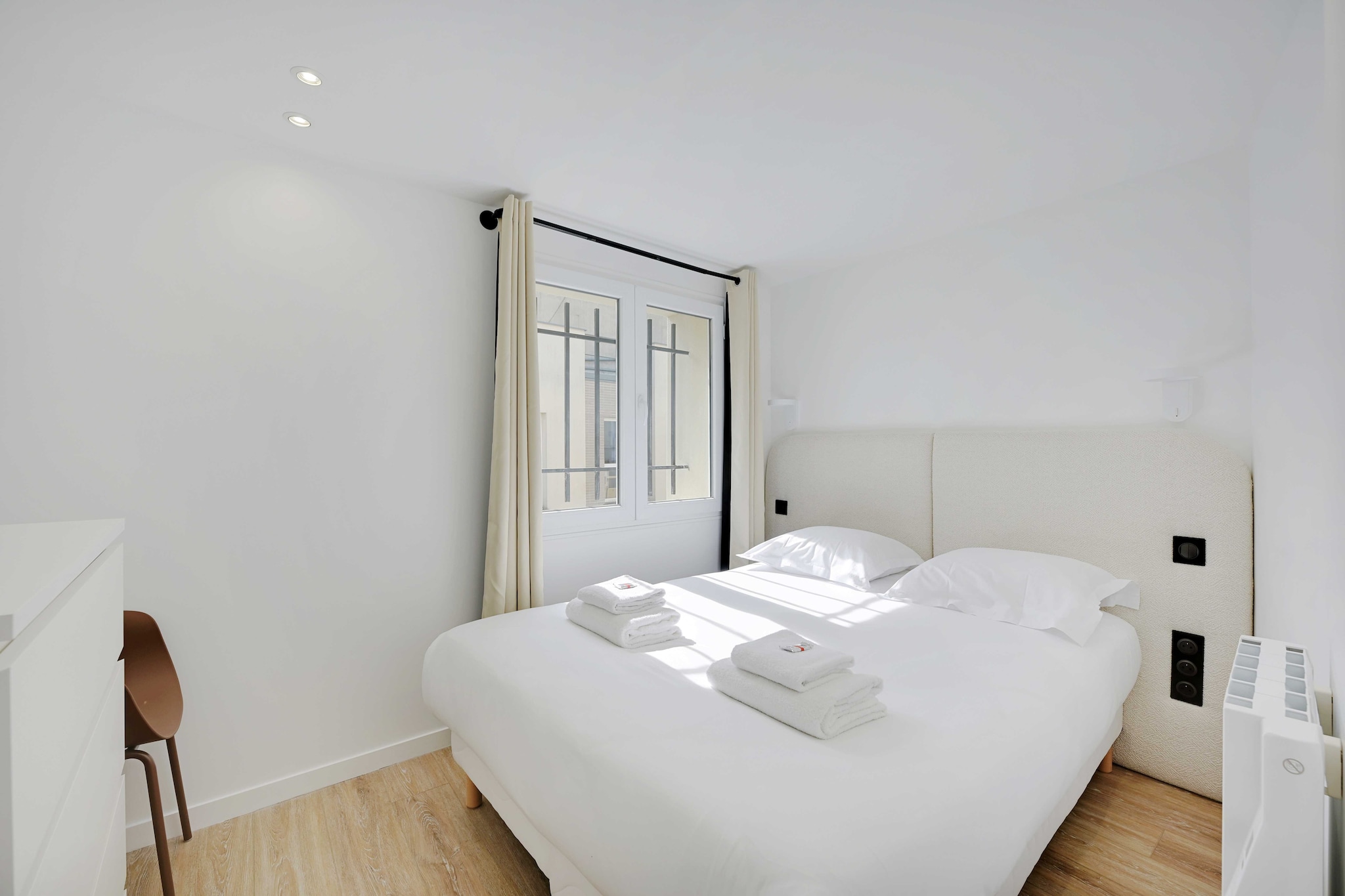 Modern Apt - 2BD/6P - near Paris