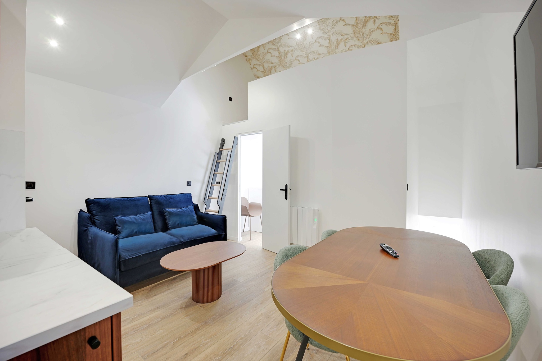 Modern Apt - 2BD/6P - near Paris