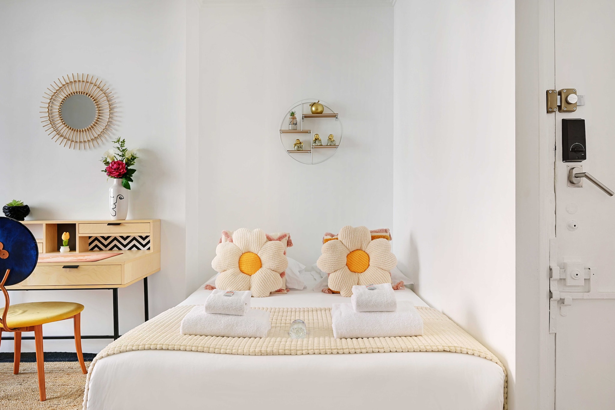 On the 2nd floor: (Kitchen(stove, electric kettle, toaster, coffee machine, oven, microwave, fridge, dishes and cutlery, Cooking basics), Living/diningroom(single sofa bed, TV, dining table), bedroom(Desk, Queen Bed), bathroom(shower, washbasin, toilet))\n\nBed Linen, Elevator, Hot Water, Internet Access DSL, Wardrobe, storage, First Aid, TV, heating, iron, hairdryer, Towels/Sheets (Incl.), shampoo, Essentials, Dedicated workspace, Cleaning Disinfection, Downtown, Enhanced cleaning practices, High touch surfaces disinfected, Town