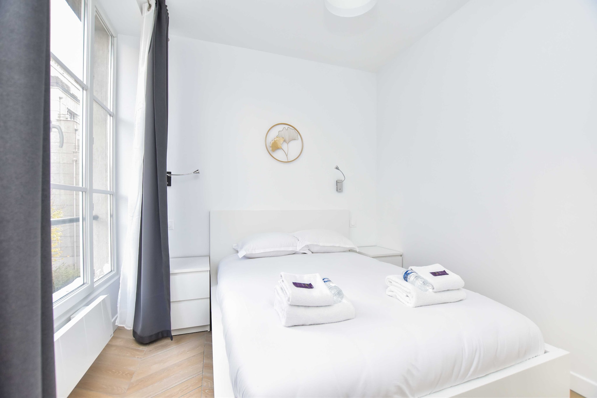 On the 2nd floor: (Living room(single sofa bed, TV), Kitchen(stove, electric kettle, toaster, coffee machine, microwave, fridge, dishes and cutlery), bedroom(Bed Linen, Desk, double bed), bathroom(shower, toilet, hairdryer, Towels/Sheets (Incl.), shampoo))\n\nHot Water, Internet Access DSL, Wardrobe, First Aid, Play area, washing machine, heating, iron, crib(free), Essentials, Dedicated workspace, Cooking basics, Carbon monoxide detector, Cleaning Disinfection, Downtown, Enhanced cleaning practices, High touch surfaces disinfected, Long term stays allowed, Town