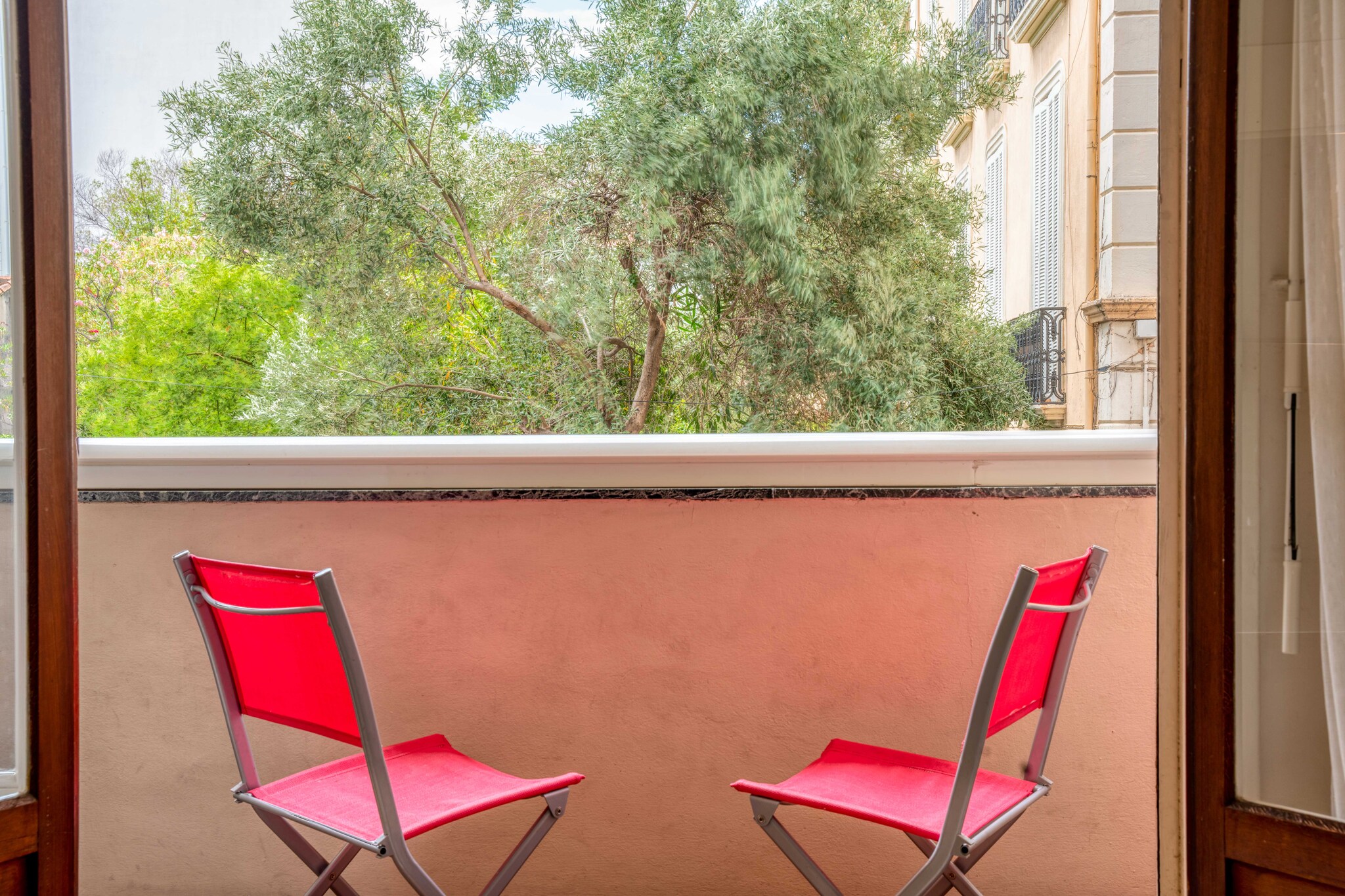 Magnificent apartment for 6 people, ideally located 1 minute walk from the Croisette and Rue d'Antibes.
- By plane: Nice airport is 30 minutes from Cannes
- Private driver from Nice airport: Reservation on request
- By car: Public parking at 100 m
- By train: the station is within walking distance
During your stay in Cannes, you'll have the chance to explore some wonderful nearby destinations, each offering a unique and memorable experience.	
 Antibes and its cape:Just a few kilometers from Cannes, the charming town of Antibes welcomes you. Explore its rich historical heritage, including the Picasso Museum housed in a superb chÃ¢teau. Stroll through the cobbled streets of old Antibes, where the Provencal market will awaken your senses with its scents and flavors. But don't forget to venture out to Cap d'Antibes, where coastal paths offer breathtaking views of the Mediterranean. 
Les trayas and its red rocks: West of Cannes lies the natural paradise of Les Trayas, a striking contrast to urban life. Explore mountain and forest landscapes that blend harmoniously with the Mediterranean coastline. Hiking enthusiasts will be delighted by the trails leading to the emblematic red rocks, offering breathtaking panoramic sea views.
Grasse and its perfume: Not far from Cannes is the town of Grasse, world-famous as the capital of perfume. You'll have the opportunity to visit renowned perfume factories such as Fragonard, Galimard and Molinard, where you'll discover the art of perfumery and even have the chance to create your own fragrance. Stroll through Grasse's medieval streets, steeped in history and scents.