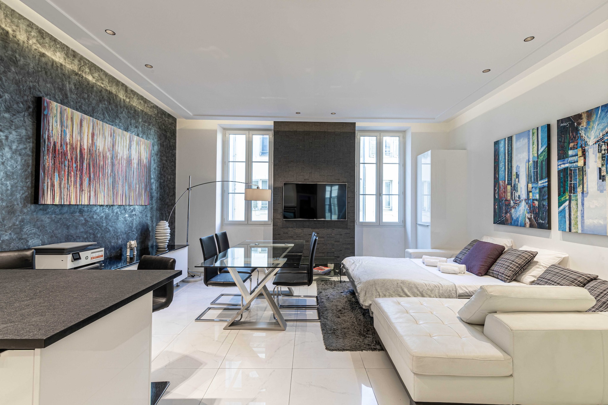 Large renovated studio - rue Hoche - Cannes center