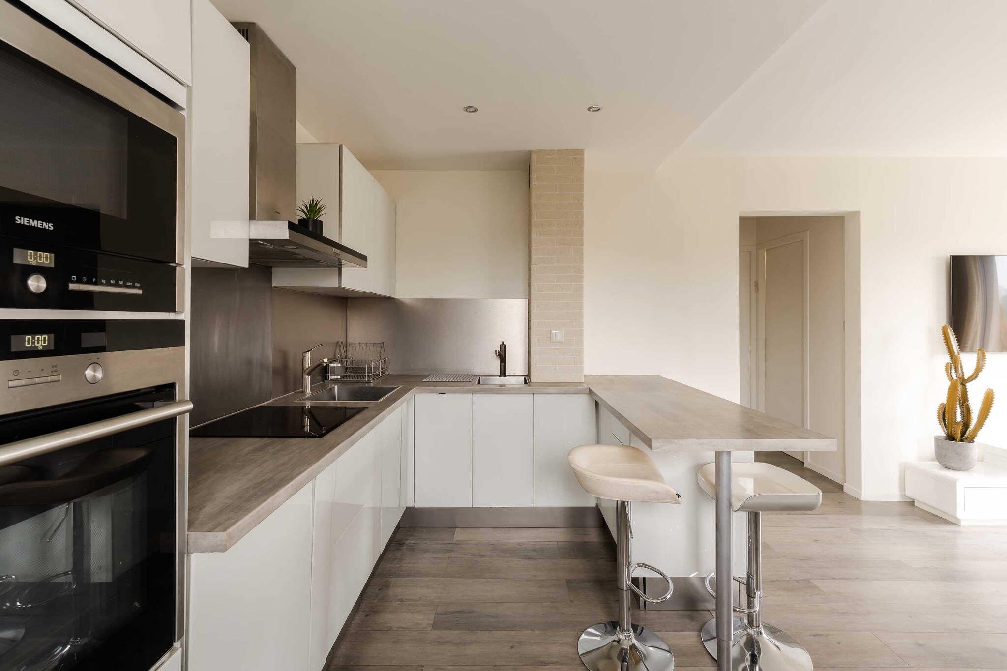 This elegant and secure apartment, with a swimming pool and tennis courts within the residence, is a short walk from the beach and the racecourse. Offering a perfect blend of comfort and convenience, it is an ideal residence for those seeking both refined leisure and easy access to nature.
The location of the flat will allow you to move quickly and easily: 

BY PLANE: Deauville Saint-Gatien Airport (8 km / 15 min)
BY TRAIN: Deauville/Trouville train station (10 minutes walk)

BY CAR: A32 motorway (7,5 km / 10 min)
BY CAR: A13 motorway (10 km / 12 min)

BY CAR: Paris (200 km / 2h15)
BY CAR: Caen (45 kms / 40 min)
BY CAR: Le Havre (45 kms / 50mn)
Deauville and its surroundings offer a wide range of activities for all tastes. Here are three popular activities near Deauville:

Beach and Promenade des Planches: One of the main attractions in Deauville is its beautiful sandy beach. You can relax in the sun, swim in the sea, or take long walks along the famous Promenade des Planches, lined with beach cabins named after celebrities.

Deauville-La Touques Racecourse: If you're a horse racing enthusiast, don't miss the opportunity to attend a race at the Deauville-La Touques Racecourse. This prestigious racetrack hosts world-renowned equestrian events.

Casino BarriÃ¨re de Deauville: The Casino BarriÃ¨re de Deauville is a must-visit entertainment venue. You can try your luck at casino games, attend shows, or simply enjoy the lively atmosphere of the casino.

These activities are just a sample of what Deauville and its surroundings have to offer. You can also explore the town itself, visit museums, play golf, or savor delicious Norman cuisine in local restaurants. Deauville is a destination rich in entertainment for travelers.