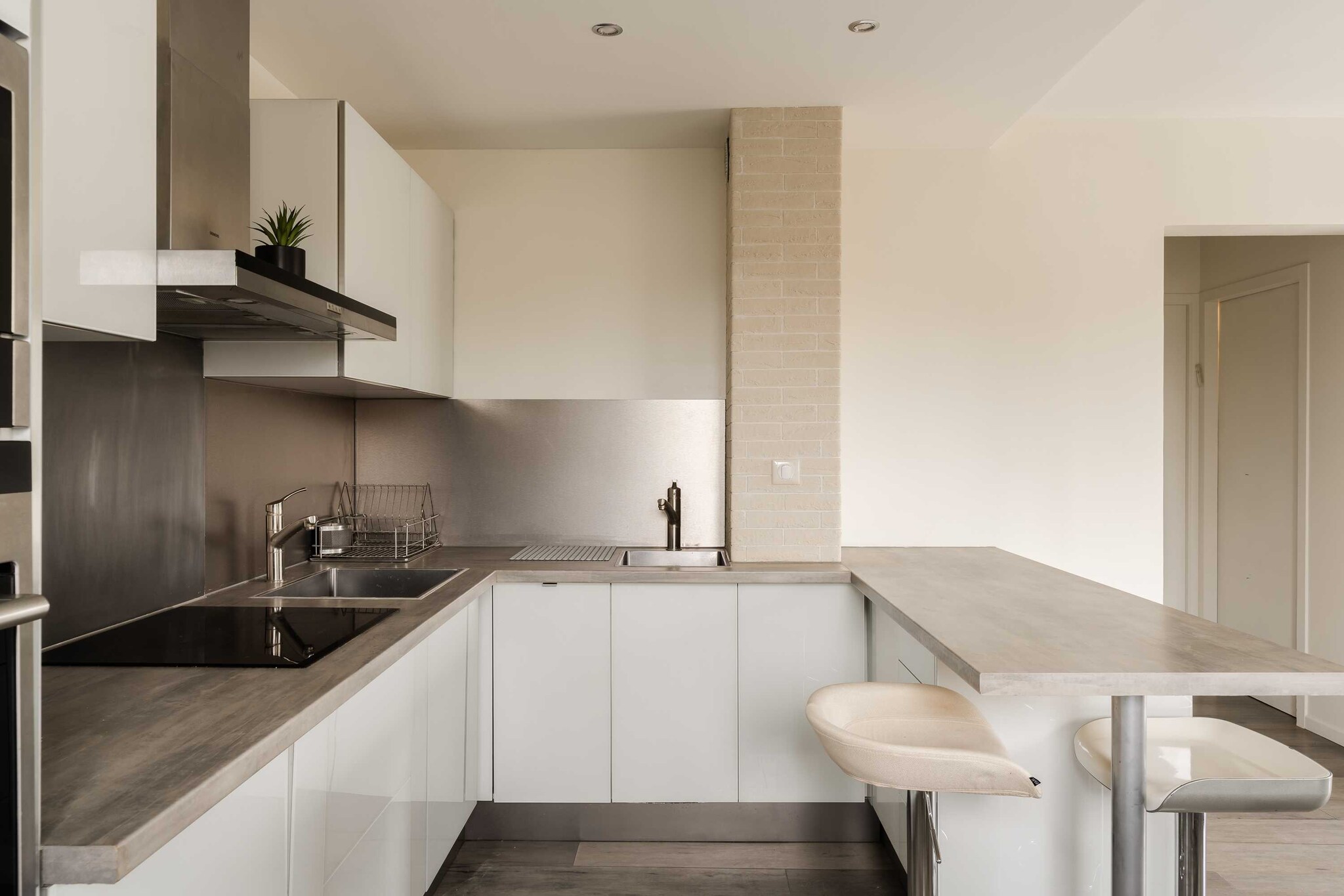 Renovated apartment sleeping 6 - pool and tennis
