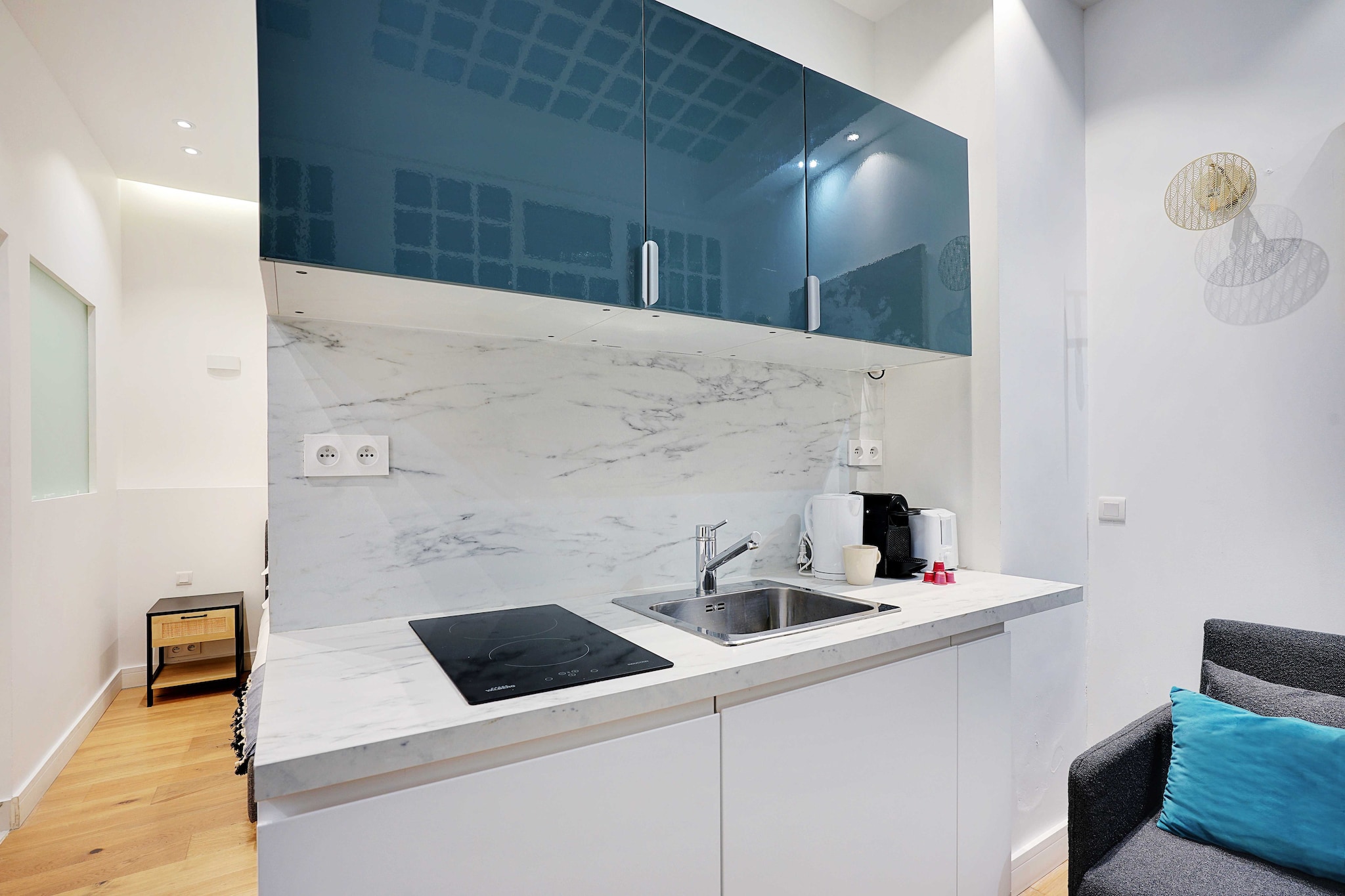 Checkmyguest offers this charming 35 m² flat ideally located in Bastille, Paris 12e. Featuring a comfortable bedroom, this flat offers a serene and modern atmosphere, perfect for relaxing after a busy day. Take advantage of its proximity to the Place de la Bastille, the Seine and the Canal St-Martin, offering a dynamic living environment full of charm.
