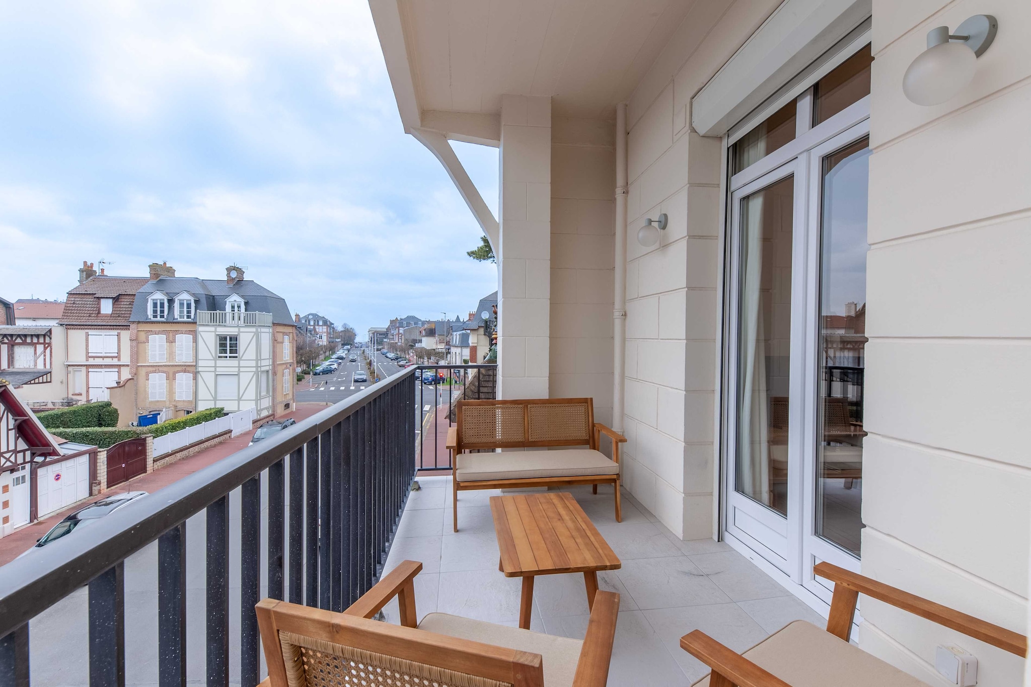 This splendid, fully equipped apartment with a balcony can comfortably accommodate up to four people. Ideally located just a five-minute walk from the famous Deauville beach, it offers an idyllic setting for enjoying the joys of the Normandy coast.
The location of the flat will allow you to move quickly and easily: 

BY PLANE: Deauville Saint-Gatien Airport (8 km / 15 min)
BY TRAIN: Deauville/Trouville train station (10 minutes walk)

BY CAR: A32 motorway (7,5 km / 10 min)
BY CAR: A13 motorway (10 km / 12 min)

BY CAR: Paris (200 km / 2h15)
BY CAR: Caen (45 kms / 40 min)
BY CAR: Le Havre (45 kms / 50mn)

Here are three interesting things to do near Deauville:

Visit Trouville-sur-Mer: Located just a few kilometers from Deauville, Trouville-sur-Mer is a charming neighboring seaside resort. You can stroll along the long sandy beach, explore the picturesque fishing harbor, and savor fresh seafood at one of the many waterfront restaurants. It's an ideal day trip destination from Deauville.

Deauville Casino: The Casino BarriÃ¨re de Deauville is one of the most prestigious establishments in the region. Even if you're not a fan of gambling, you can visit the casino for its remarkable architecture and elegant ambiance. It also offers restaurants, bars, and entertainment options to keep visitors entertained.

Horseback Riding on the Beach: A unique experience in Deauville is horseback riding on the beach. The town is renowned for its horse racing and quality equestrian facilities. You can book a horseback ride along the beach to enjoy the beauty of the Normandy coastline in an exceptional way.

These activities provide a glimpse into the wonders of the Deauville region and its surroundings. Whether you're looking for relaxation, cultural exploration, or outdoor adventures, Deauville and its environs have something to offer for all visitors.