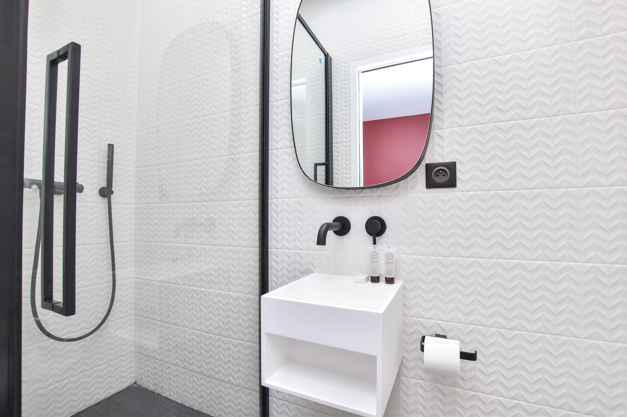 On the 2nd floor: (Living/bed room(double bed), bathroom(toilet, Towels/Sheets (Incl.), shampoo, Essentials))\n\nBed Linen, Hot Water, Internet Access DSL, Wardrobe, First Aid, Play area, TV, heating, iron, hairdryer, Enhanced cleaning practices, Long term stays allowed, Room-darkening shades