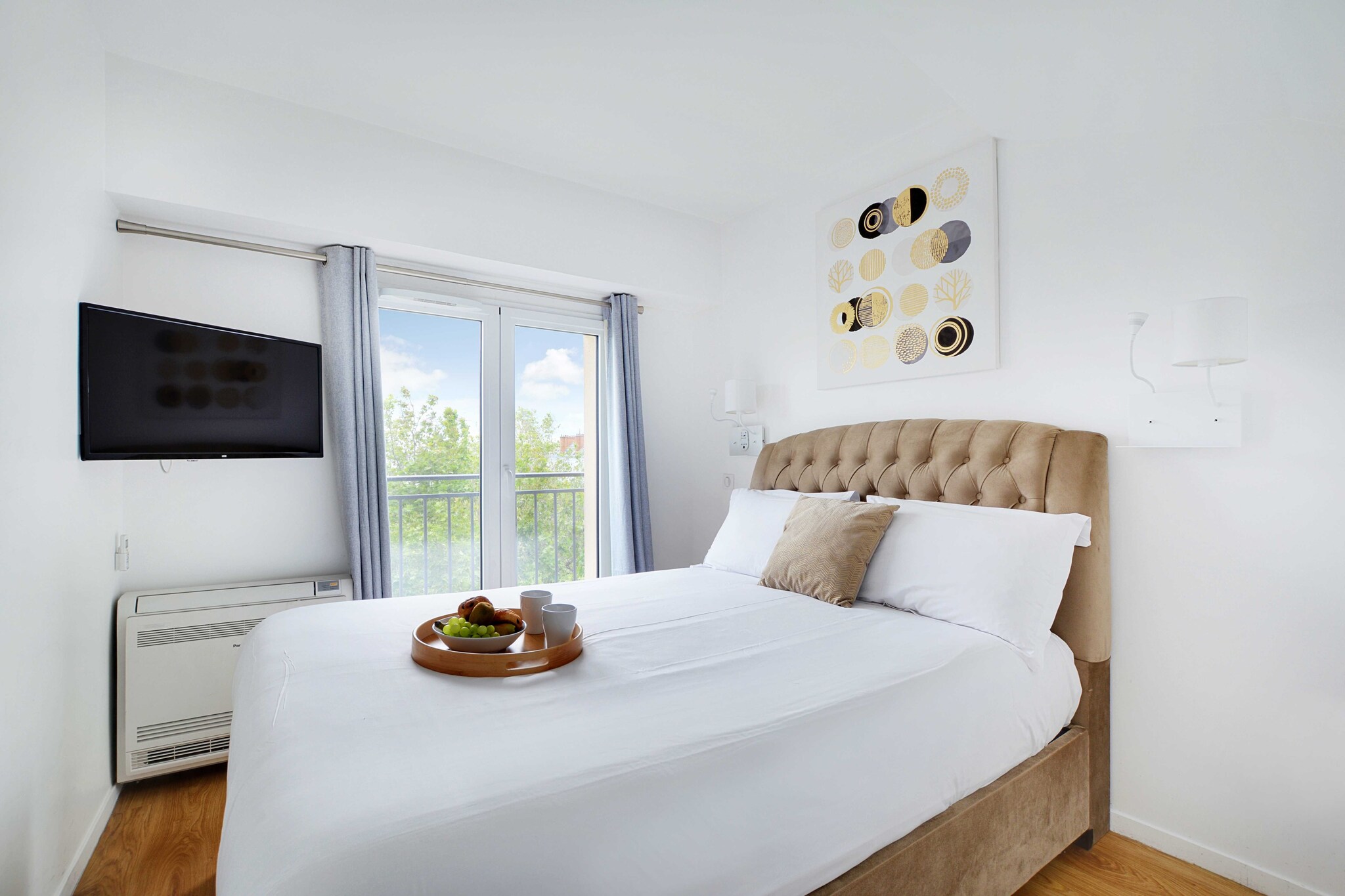 On the 3rd floor: (Bedroom with bathroom(double bed, shower, air conditioning, baby crib(free)), toilet(toilet))\n\nOn the 5th floor: (bedroom(Wardrobe, double bed, TV), bedroom(double bed, TV), bathroom(shower, washbasin, toilet))\n\nGuest house on the 2nd floor: (Living room(double sofa bed, TV), Kitchen(stove, electric kettle, toaster, coffee machine, oven, microwave, dishwasher, fridge, dishes and cutlery, Cooking basics))\n\nBed Linen, Elevator, Hot Water, Internet Access DSL, Safe, First Aid, Play area, washing machine, balcony or terrace, heating, air conditioning, iron, hairdryer, crib(free), Towels/Sheets (Incl.), shampoo, Essentials, Dedicated workspace, Carbon monoxide detector, Cleaning Disinfection, Enhanced cleaning practices, Extra pillows and blankets, High touch surfaces disinfected, Long term stays allowed, Room-darkening shades, Town