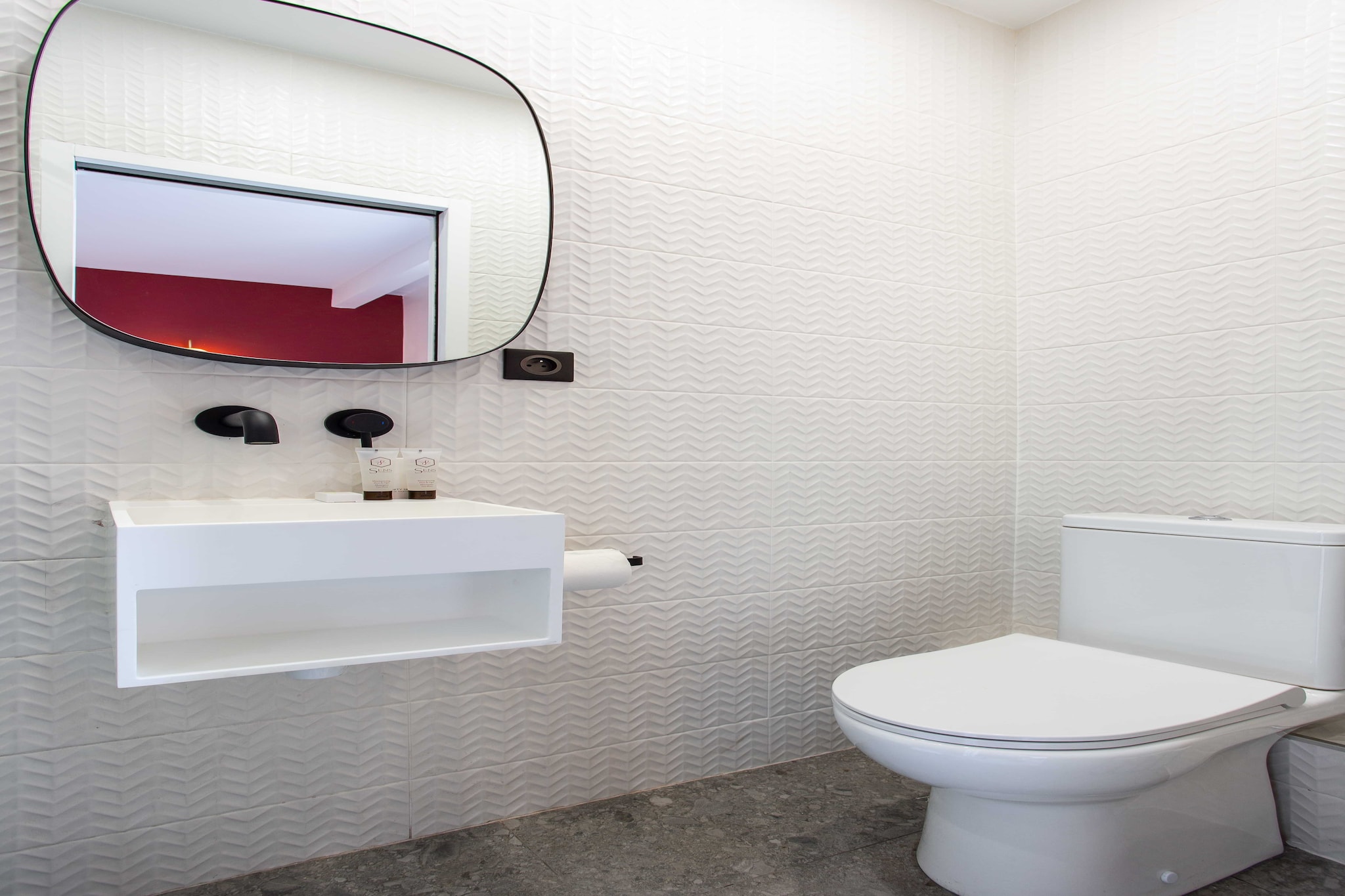 On the 3rd floor: (Living/bed room(double bed), bathroom(toilet, Towels/Sheets (Incl.), shampoo, Essentials))\n\nBed Linen, Hot Water, Internet Access DSL, Wardrobe, First Aid, Play area, TV, heating, iron, hairdryer, Enhanced cleaning practices, Long term stays allowed, Room-darkening shades