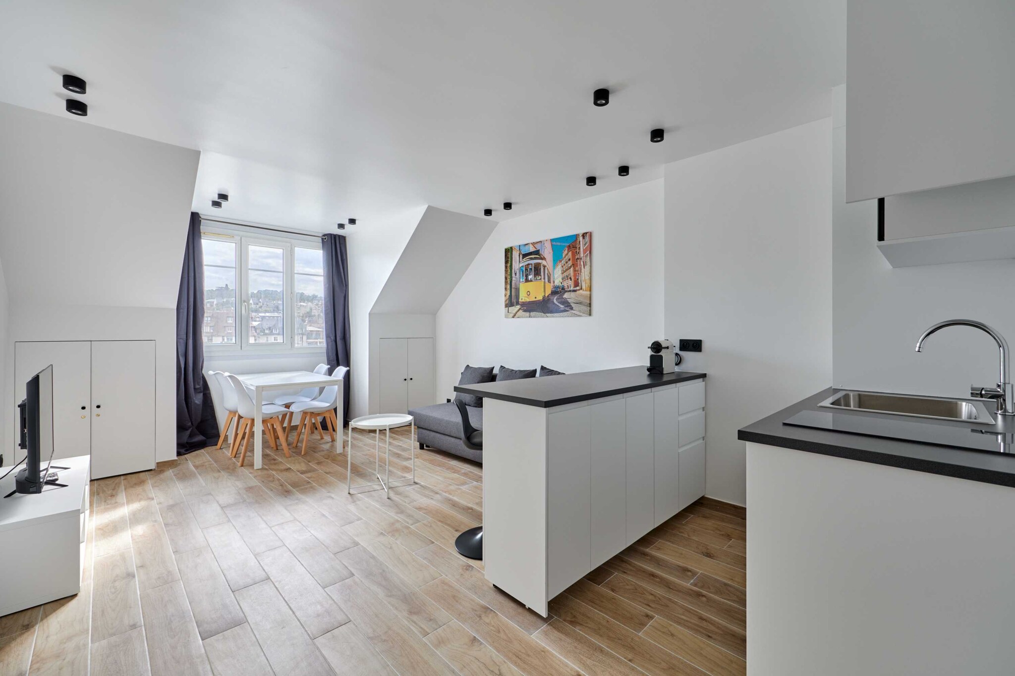 On the 3rd floor: (Kitchen(stove, electric kettle, toaster, coffee machine, oven, microwave, fridge, dishes and cutlery), Living/bed room(Bed Linen, Internet Access DSL, Wardrobe, double sofa bed, dining table), bathroom(shower, washbasin, toilet, Towels/Sheets (Incl.), shampoo))\n\nHot Water, First Aid, Play area, heating, iron, Essentials, Carbon monoxide detector, Cleaning Disinfection, Downtown, Enhanced cleaning practices, High touch surfaces disinfected, Long term stays allowed, Town