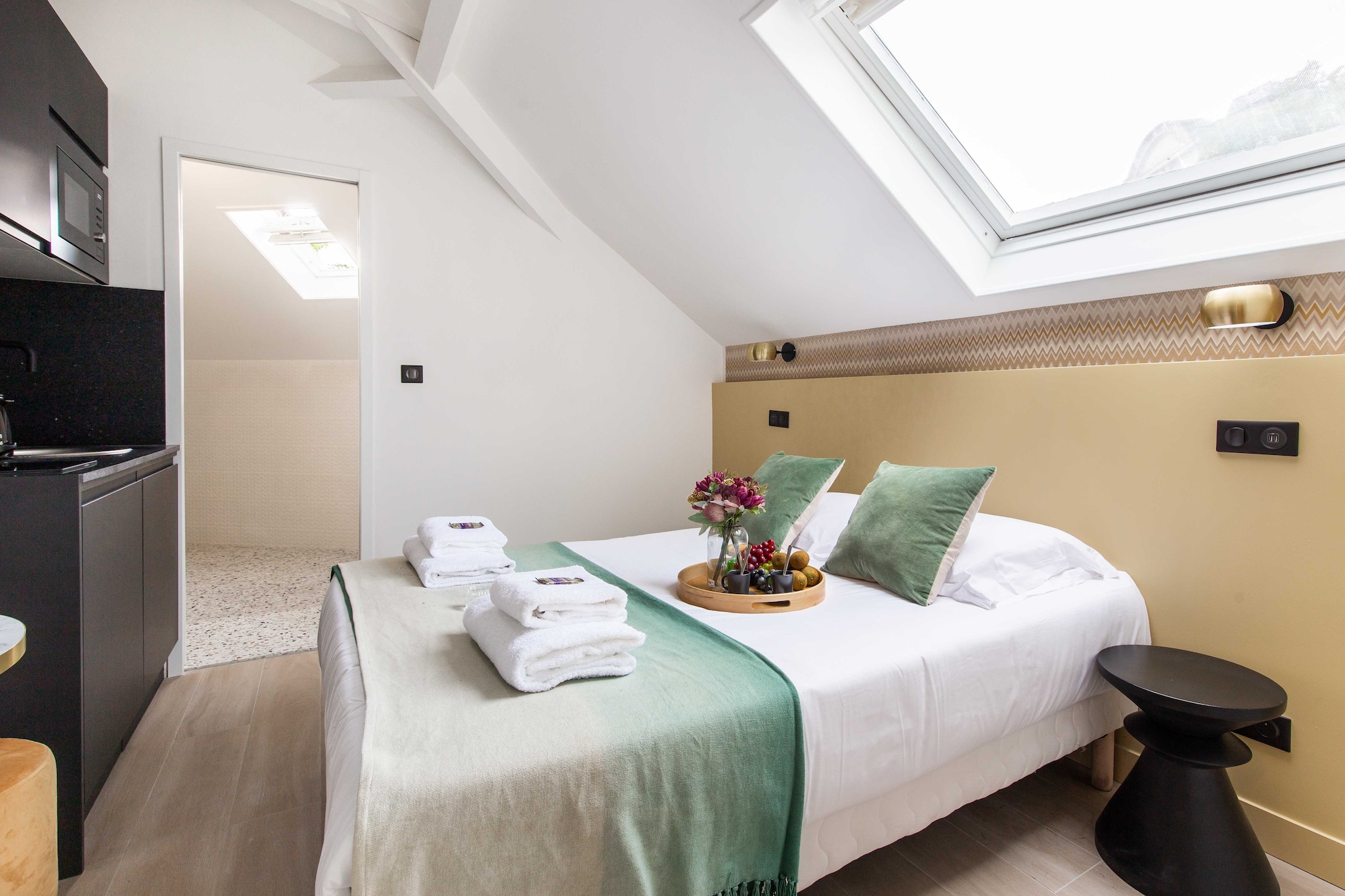 On the 4th floor: (Kitchen(stove, electric kettle, toaster, coffee machine, microwave, fridge), Living/bed room(double bed), bathroom(shower, toilet))\n\nBed Linen, Hot Water, Internet Access DSL, Wardrobe, First Aid, Play area, TV, heating, iron, hairdryer, Towels/Sheets (Incl.), shampoo, Essentials, dishes and cutlery, Cooking basics, Carbon monoxide detector, Enhanced cleaning practices, Long term stays allowed, Room-darkening shades