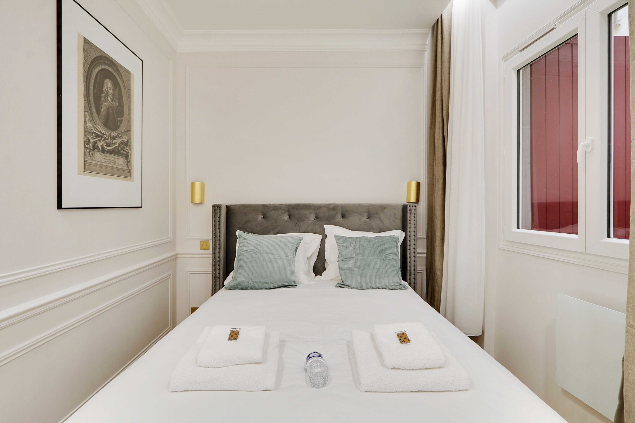 Ground floor: (Living room(single sofa bed, TV), Kitchen(stove, electric kettle, toaster, coffee machine, microwave, fridge, dishes and cutlery, Cooking basics), bedroom(Bed Linen, double bed), bathroom(hairdryer, Towels/Sheets (Incl.), shampoo, Essentials))\n\nDesk, Hot Water, Internet Access DSL, Wardrobe, First Aid, Play area, heating, iron, Dedicated workspace, Cleaning Disinfection, Downtown, Enhanced cleaning practices, Long term stays allowed